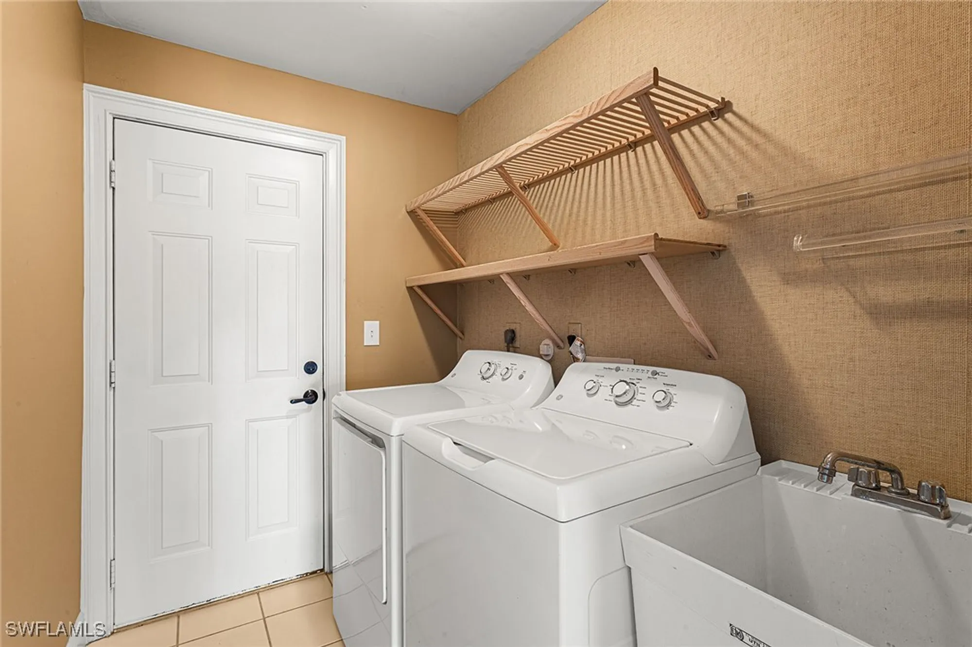 Property Slideshow image 17 of 24 | 70 fountain cir, Naples, FL, 34119