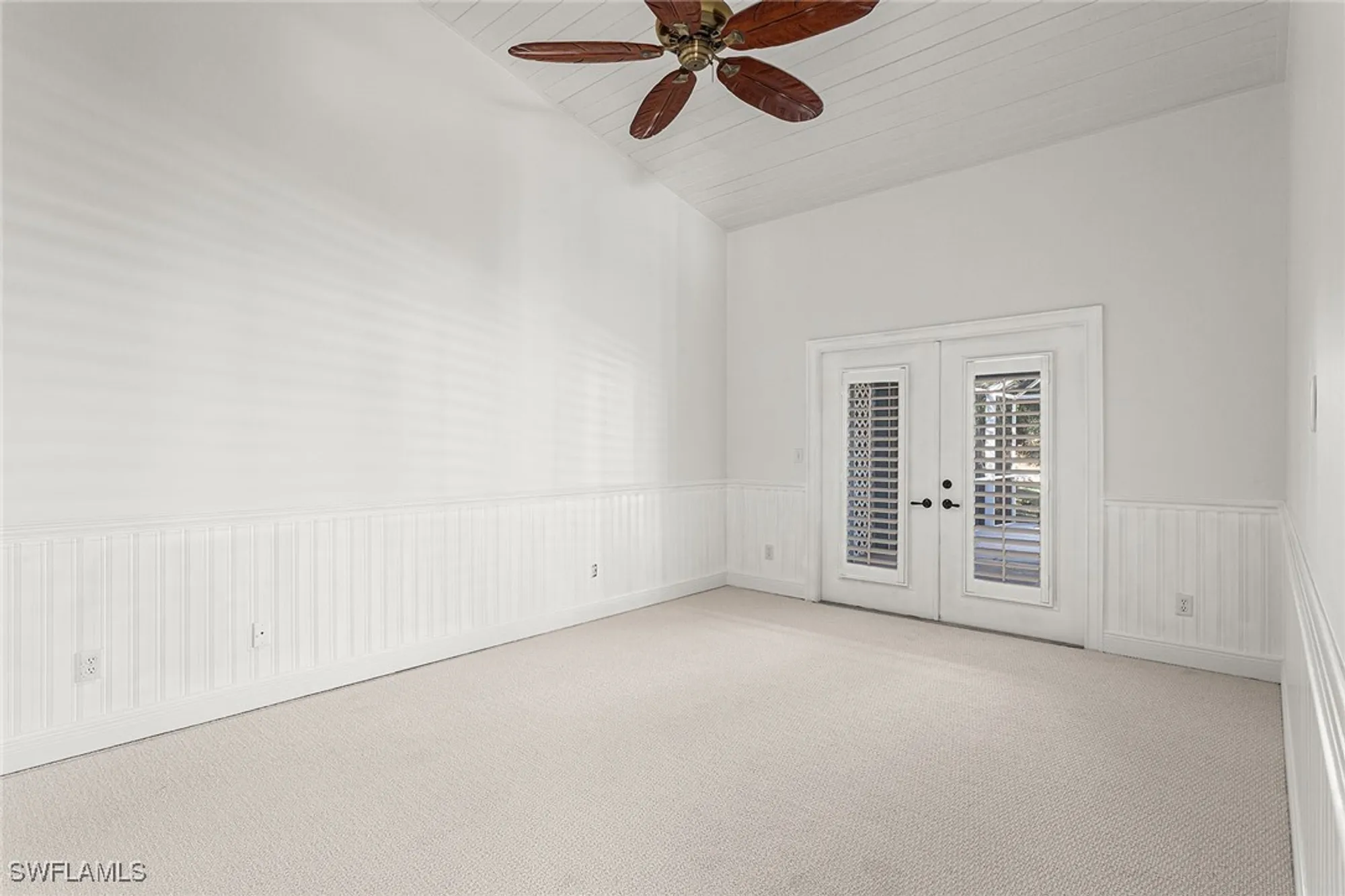 Property Slideshow image 10 of 24 | 70 fountain cir, Naples, FL, 34119