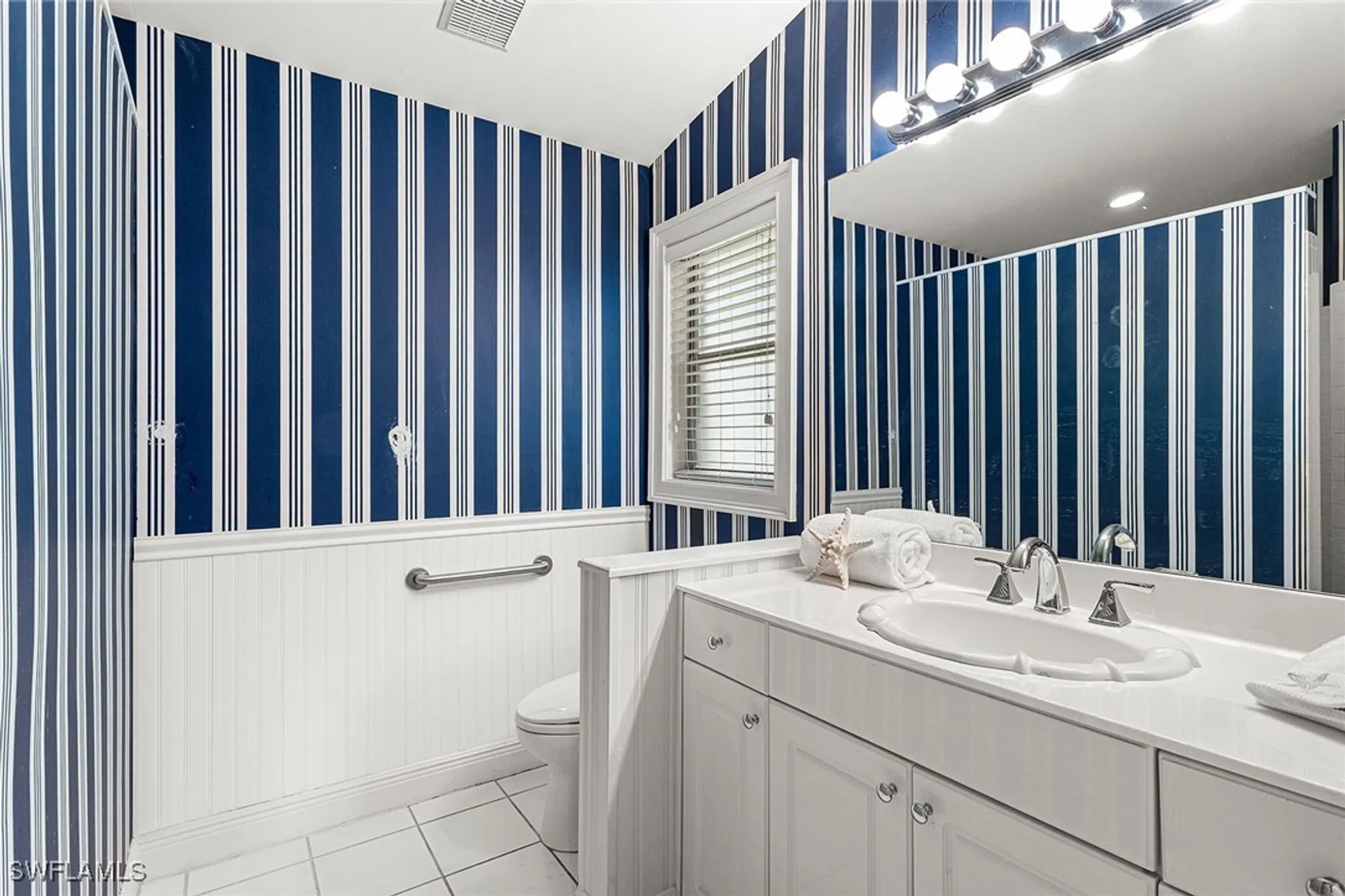 Property Slideshow image 12 of 24 | 70 fountain cir, Naples, FL, 34119