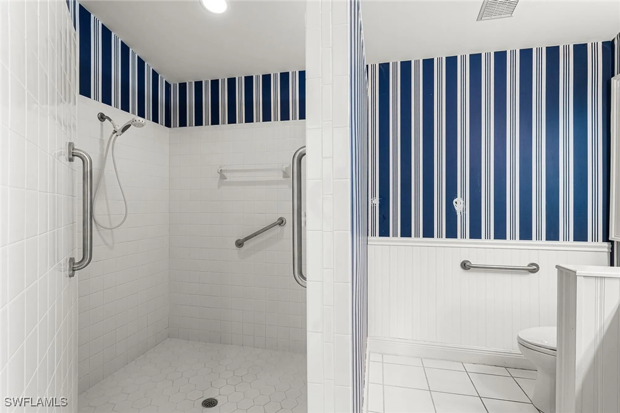 Property Slideshow image 13 of 24 | 70 fountain cir, Naples, FL, 34119