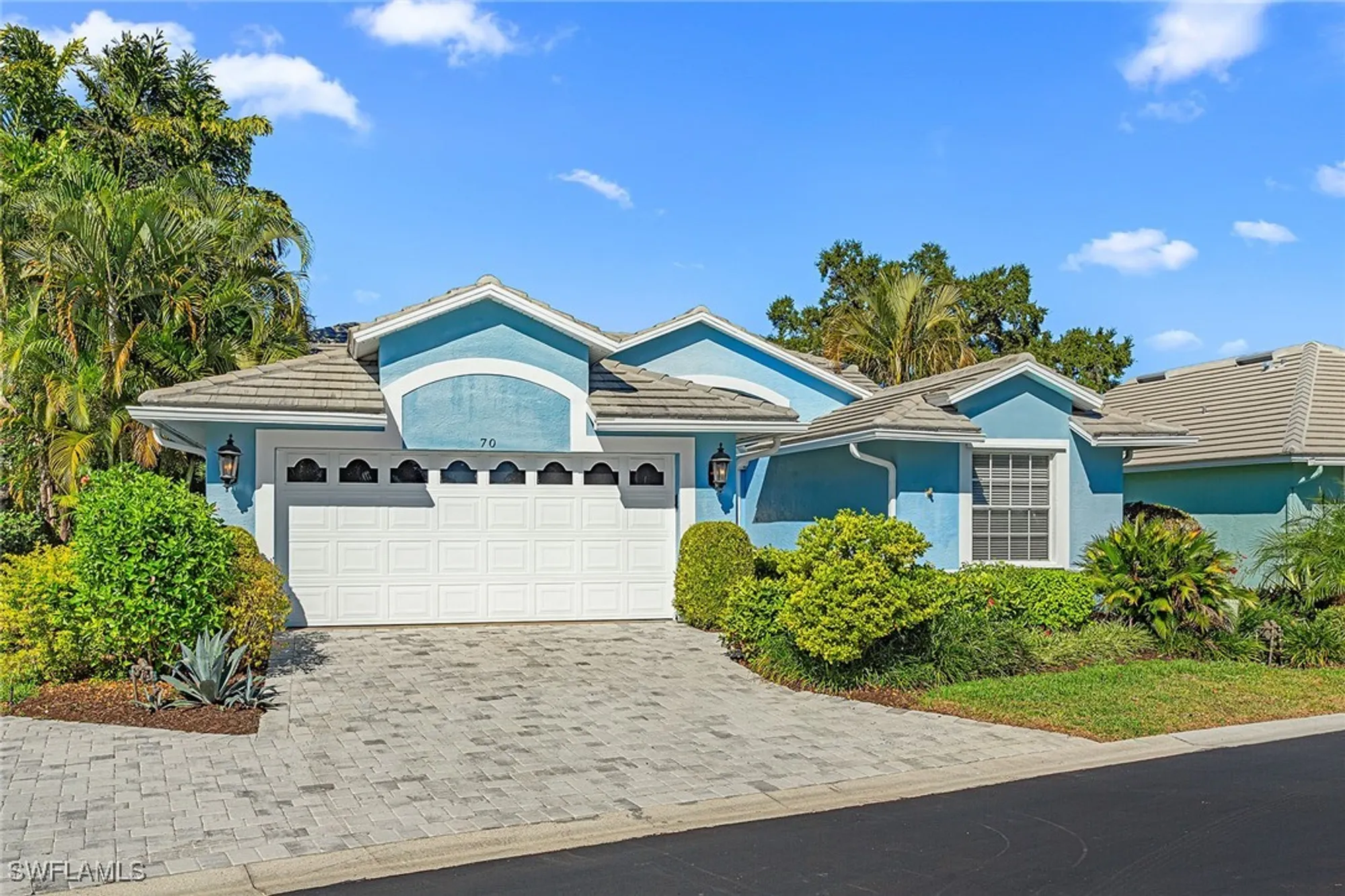 Property Slideshow image 2 of 24 | 70 fountain cir, Naples, FL, 34119