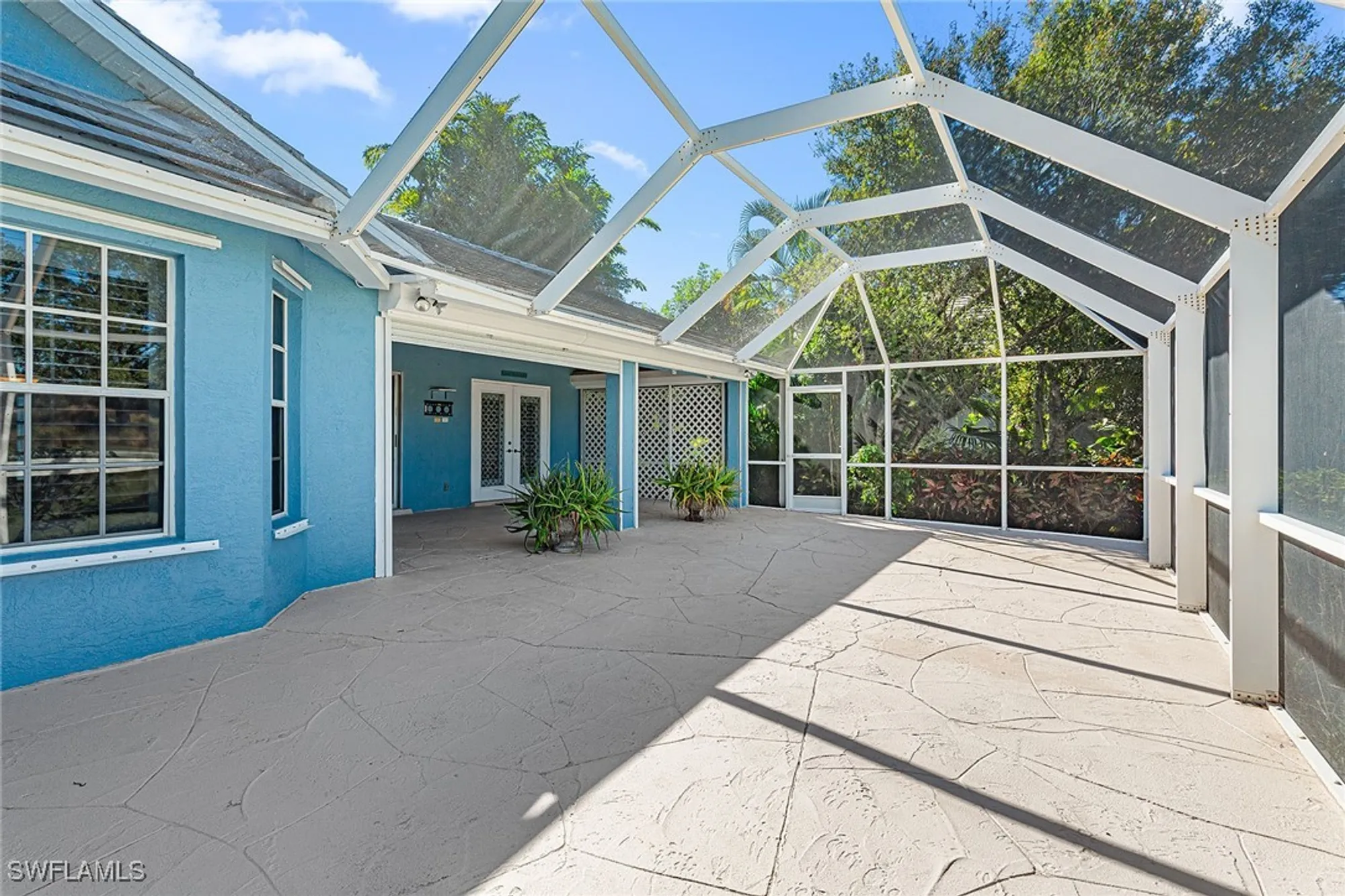 Property Slideshow image 23 of 24 | 70 fountain cir, Naples, FL, 34119