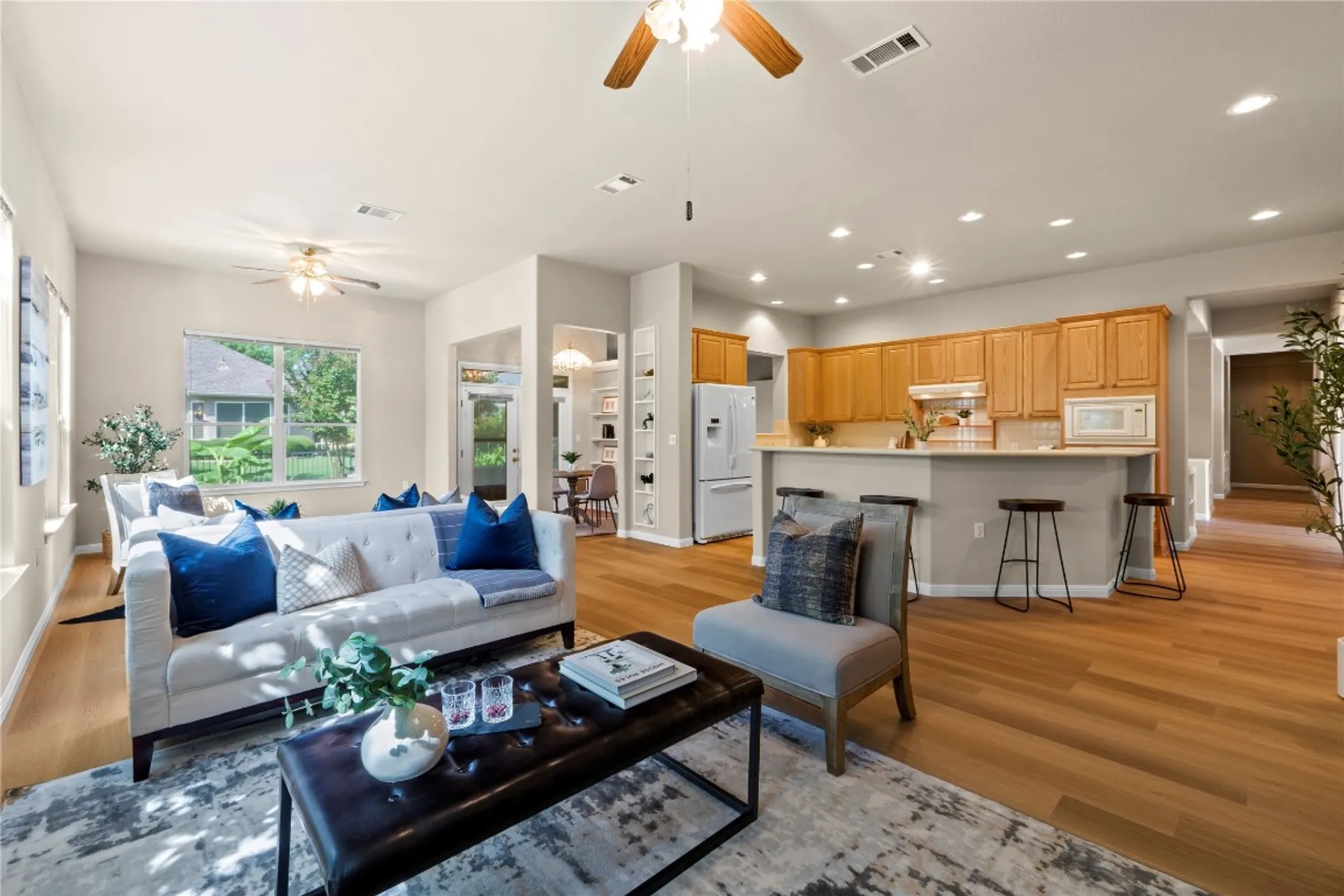 Property Slideshow image 16 of 39 | 122 durango trl, Georgetown, TX, 78633