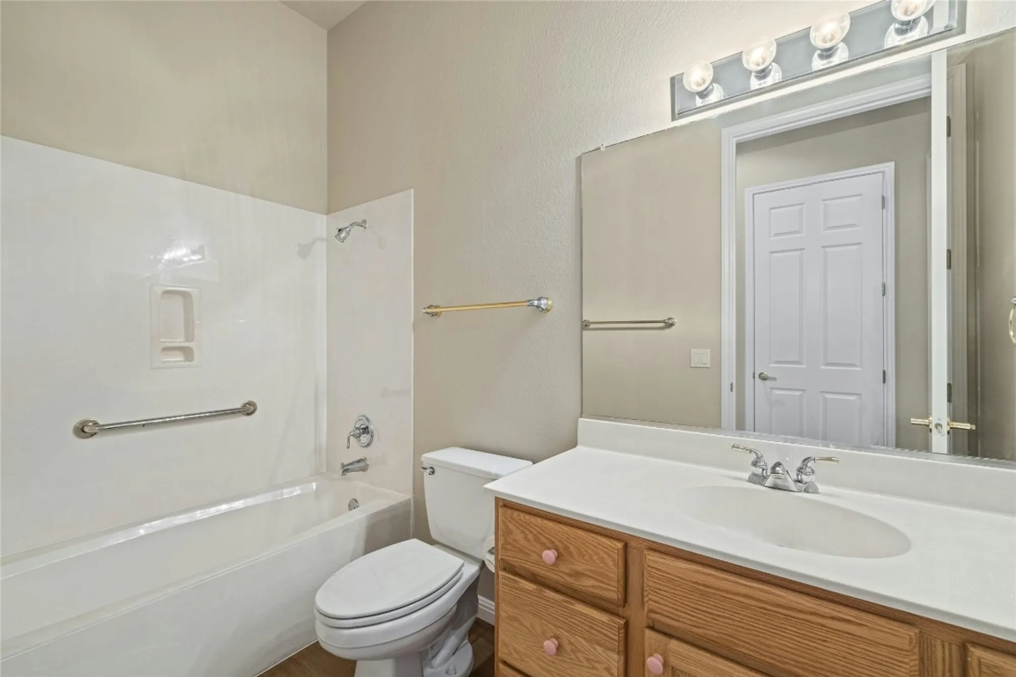 Property Slideshow image 20 of 39 | 122 durango trl, Georgetown, TX, 78633