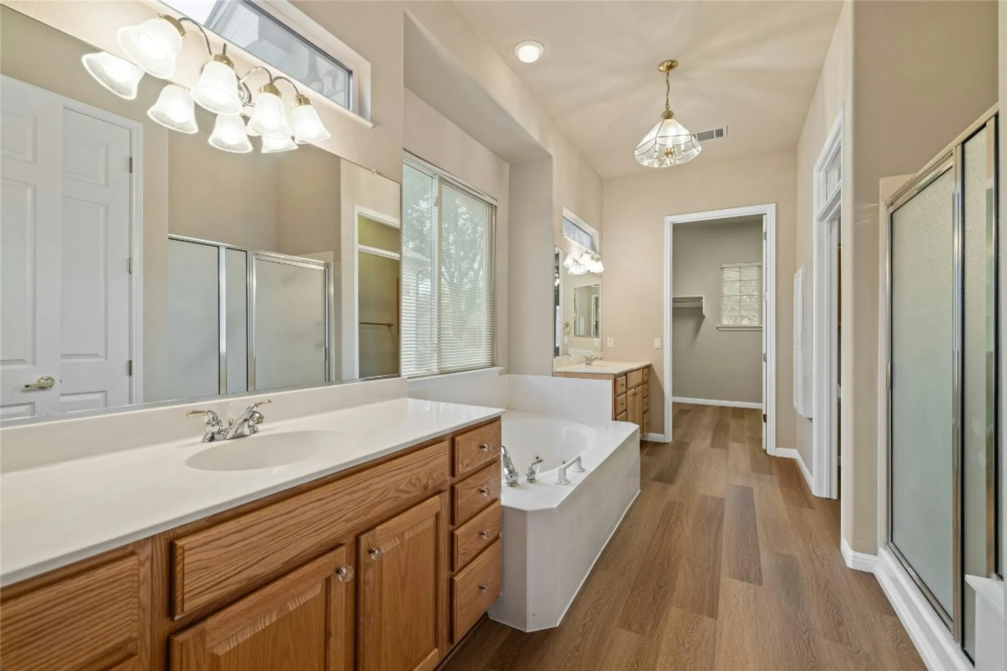 Property Slideshow image 22 of 39 | 122 durango trl, Georgetown, TX, 78633