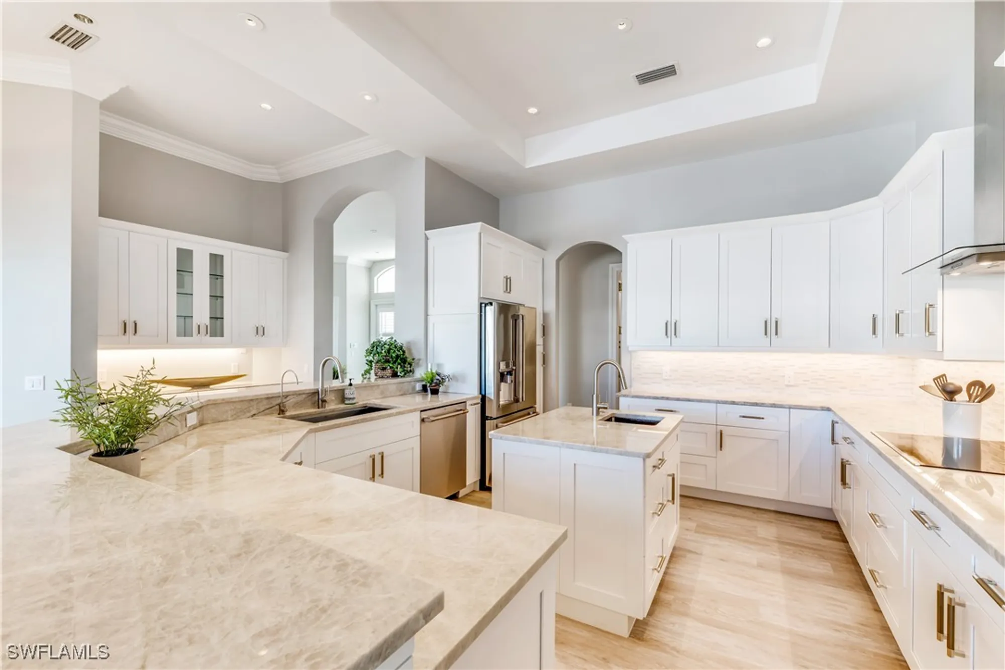 Property Slideshow image 11 of 47 | 216 spring line dr, Naples, FL, 34102