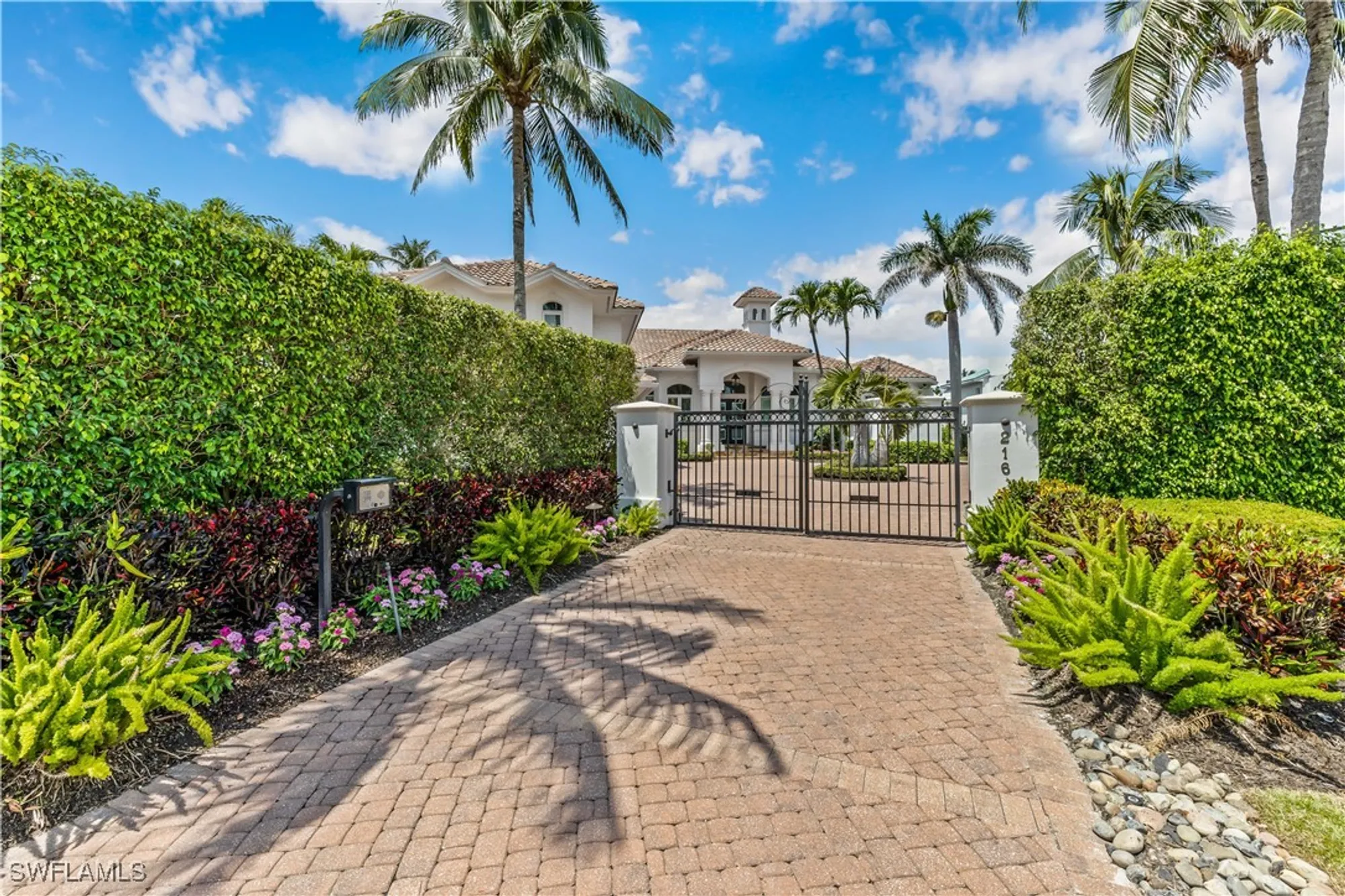Property Slideshow image 2 of 47 | 216 spring line dr, Naples, FL, 34102