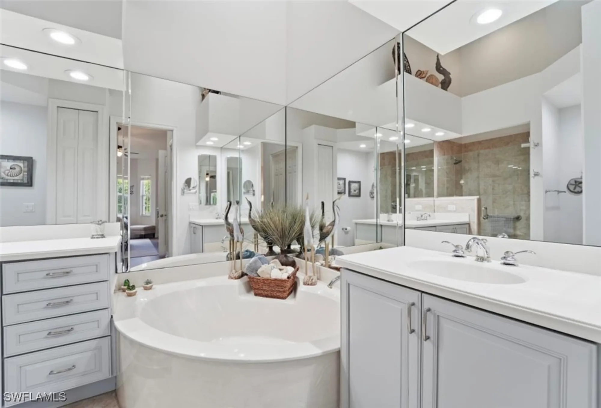 Property Slideshow image 22 of 31 | 7842 hawthorne dr 1703, Naples, FL, 34113