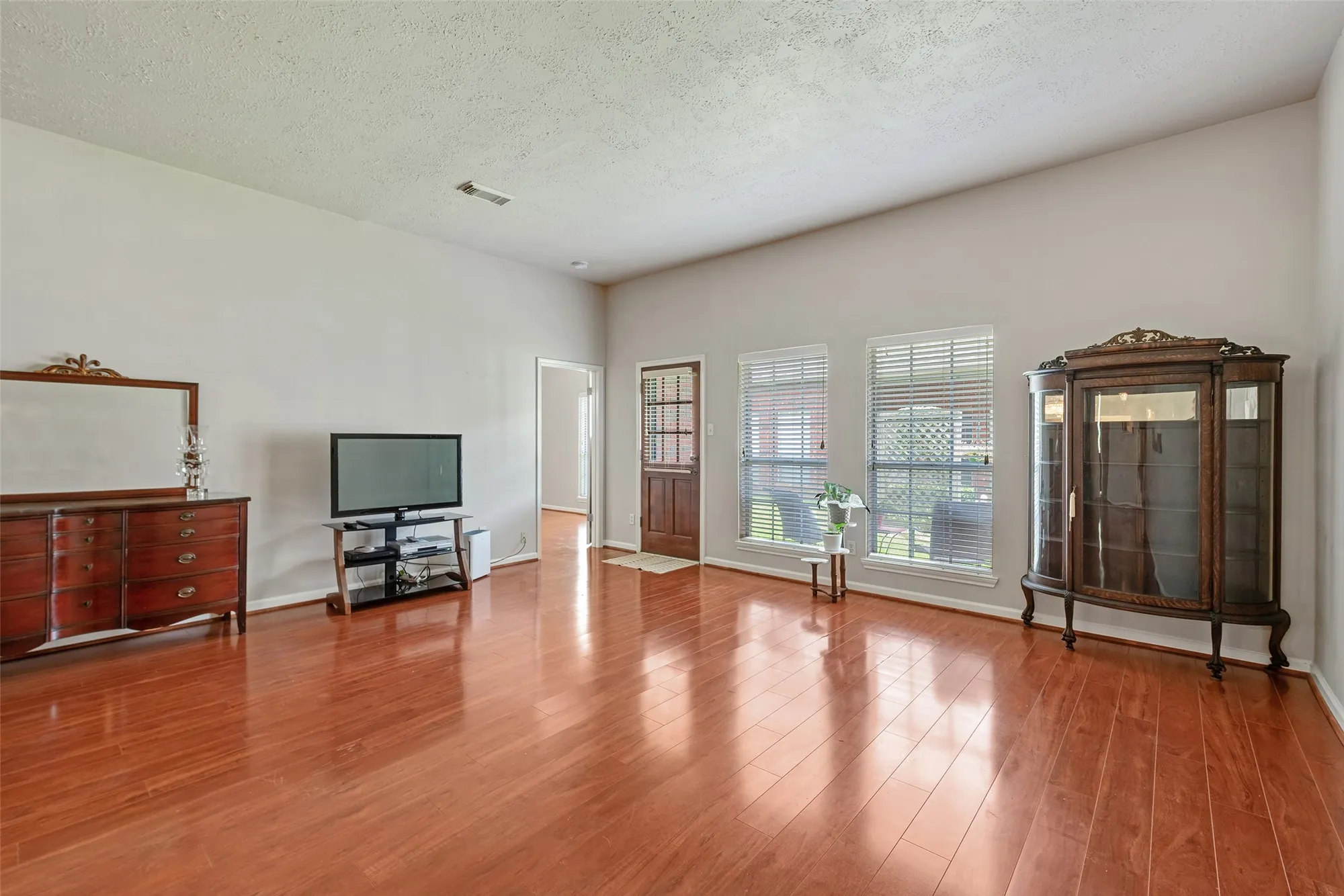 Property Slideshow image 10 of 46 | 3310 country meadows ct, Pearland, TX, 77584