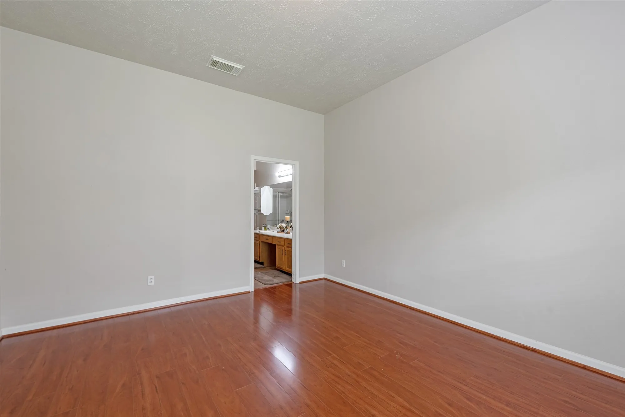 Property Slideshow image 23 of 46 | 3310 country meadows ct, Pearland, TX, 77584