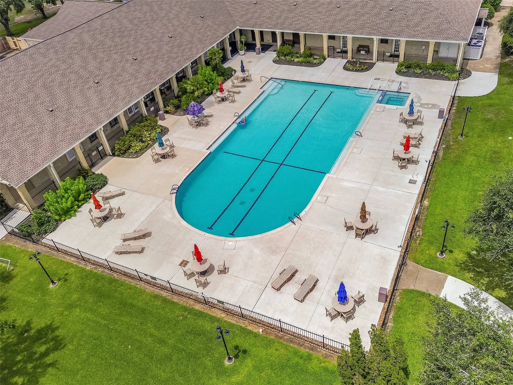 Property Slideshow image 38 of 46 | 3310 country meadows ct, Pearland, TX, 77584