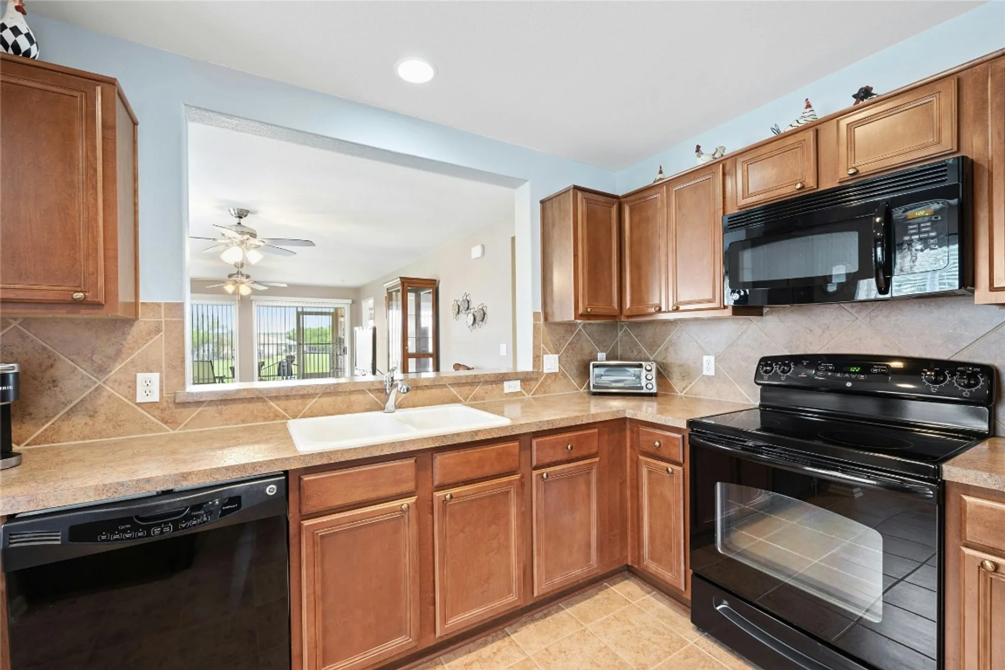 Property Slideshow image 11 of 27 | 104 monument hill trl, Georgetown, TX, 78633