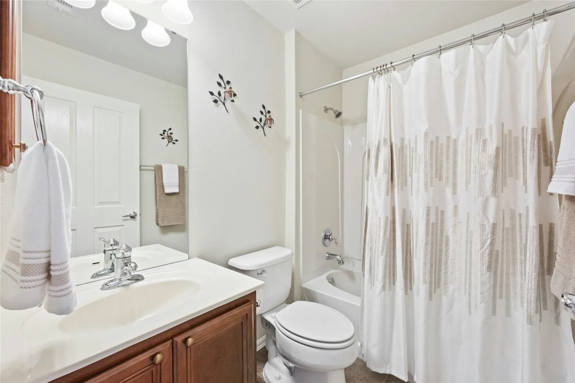 Property Slideshow image 23 of 27 | 104 monument hill trl, Georgetown, TX, 78633