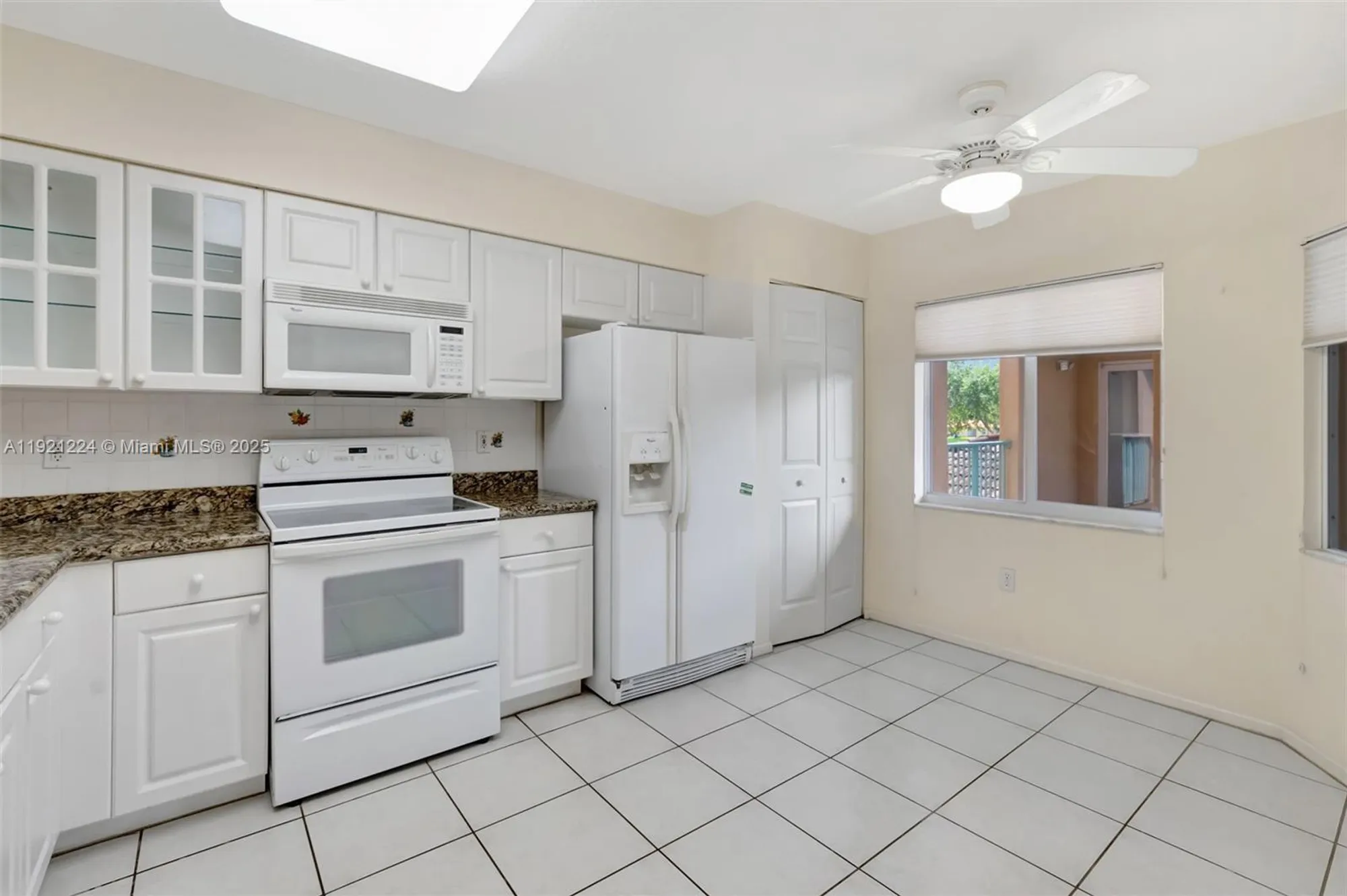 Property Slideshow image 16 of 60 | 12565 imperial isle dr 204, Boynton Beach, FL, 33437