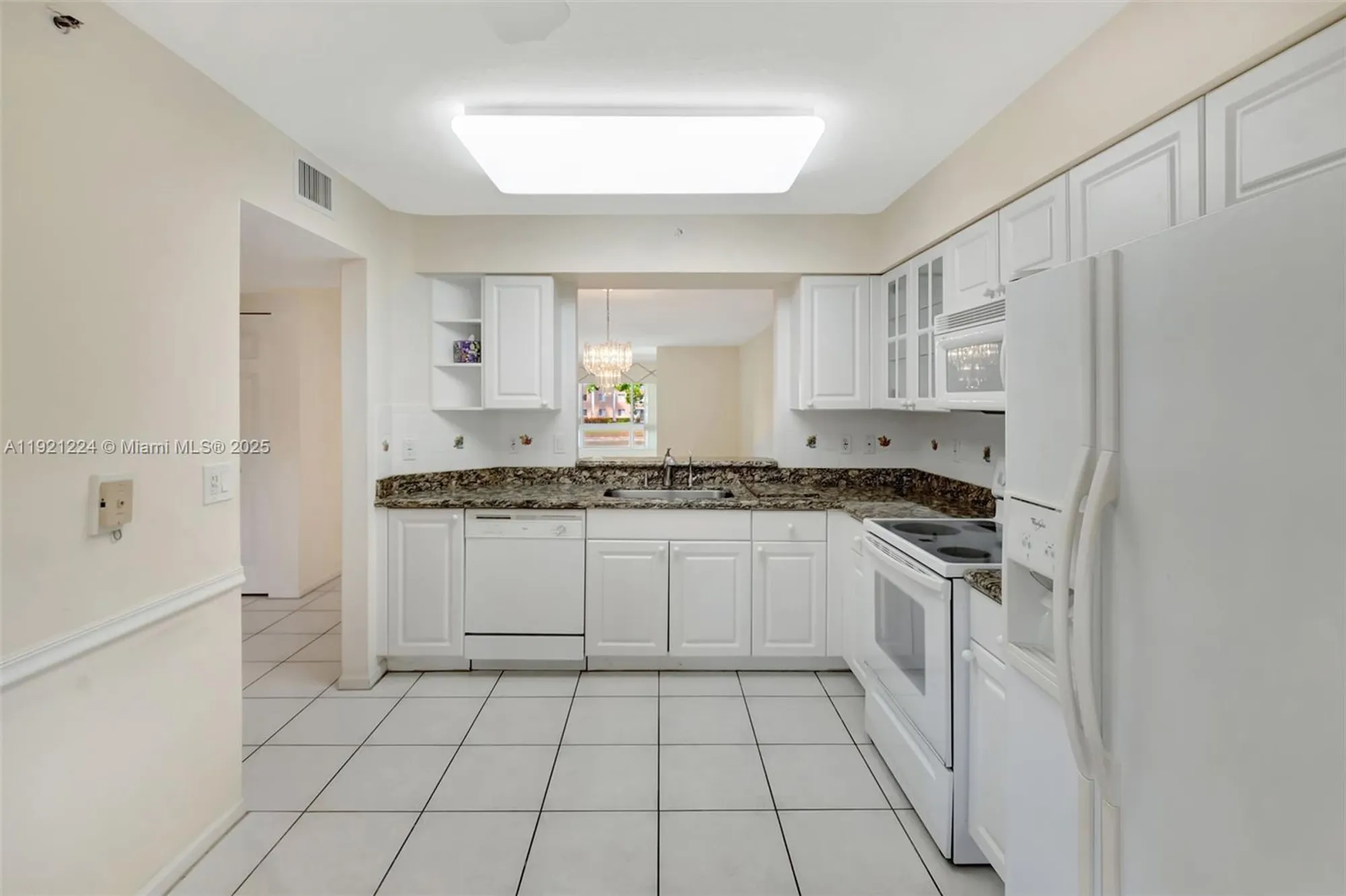 Property Slideshow image 18 of 60 | 12565 imperial isle dr 204, Boynton Beach, FL, 33437