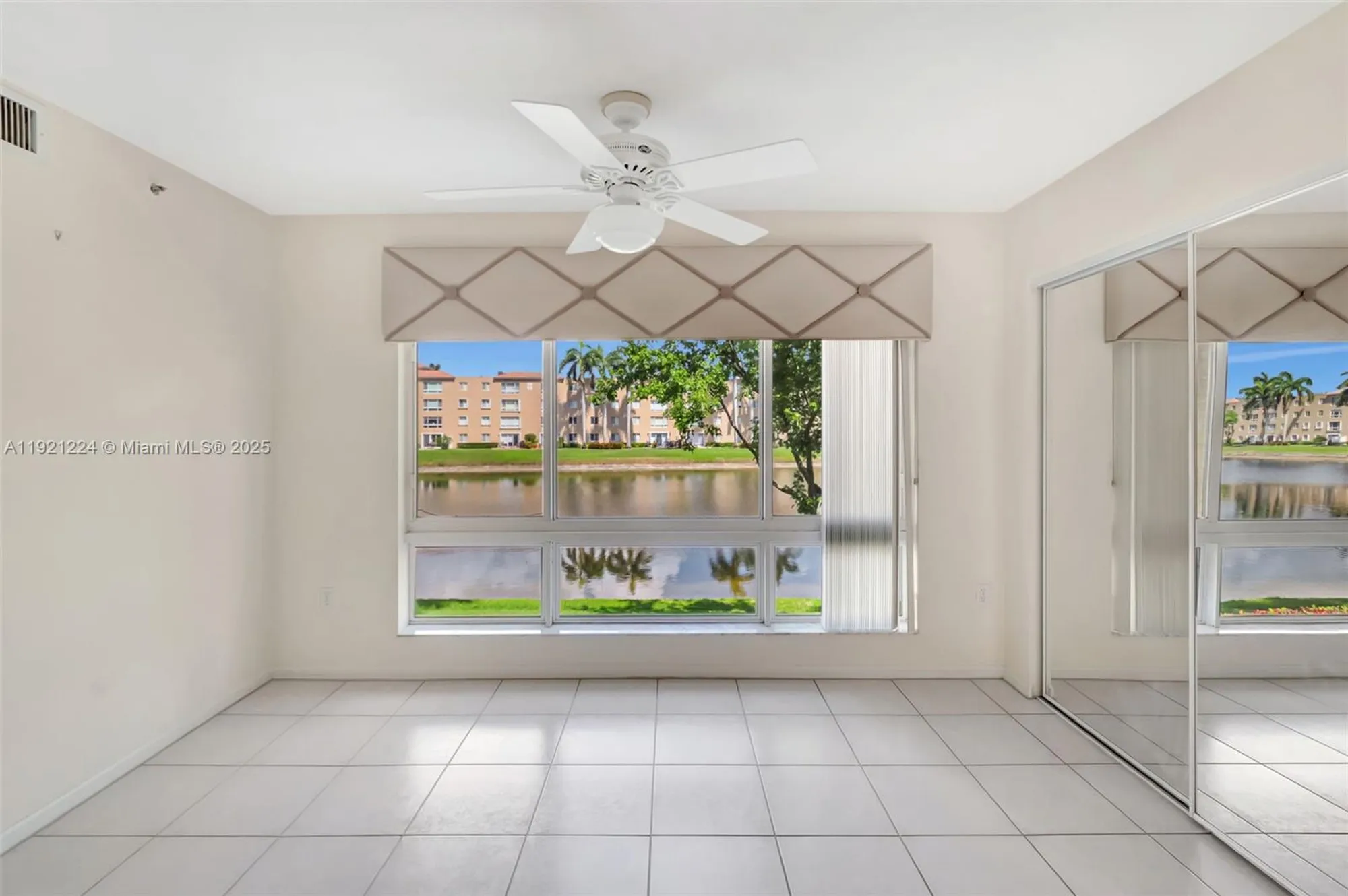 Property Slideshow image 10 of 60 | 12565 imperial isle dr 204, Boynton Beach, FL, 33437