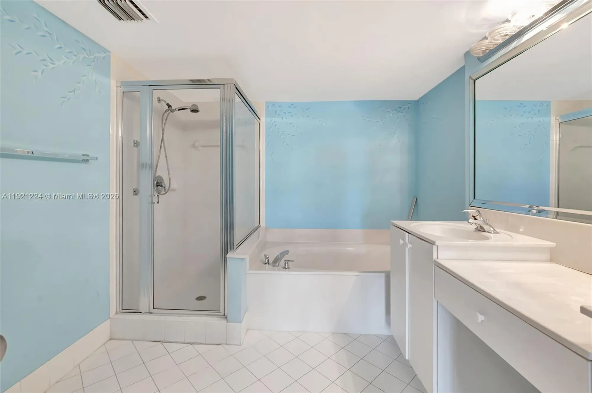 Property Slideshow image 28 of 60 | 12565 imperial isle dr 204, Boynton Beach, FL, 33437