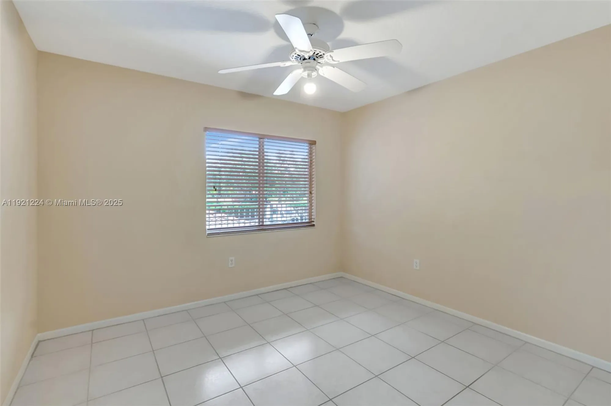 Property Slideshow image 20 of 60 | 12565 imperial isle dr 204, Boynton Beach, FL, 33437