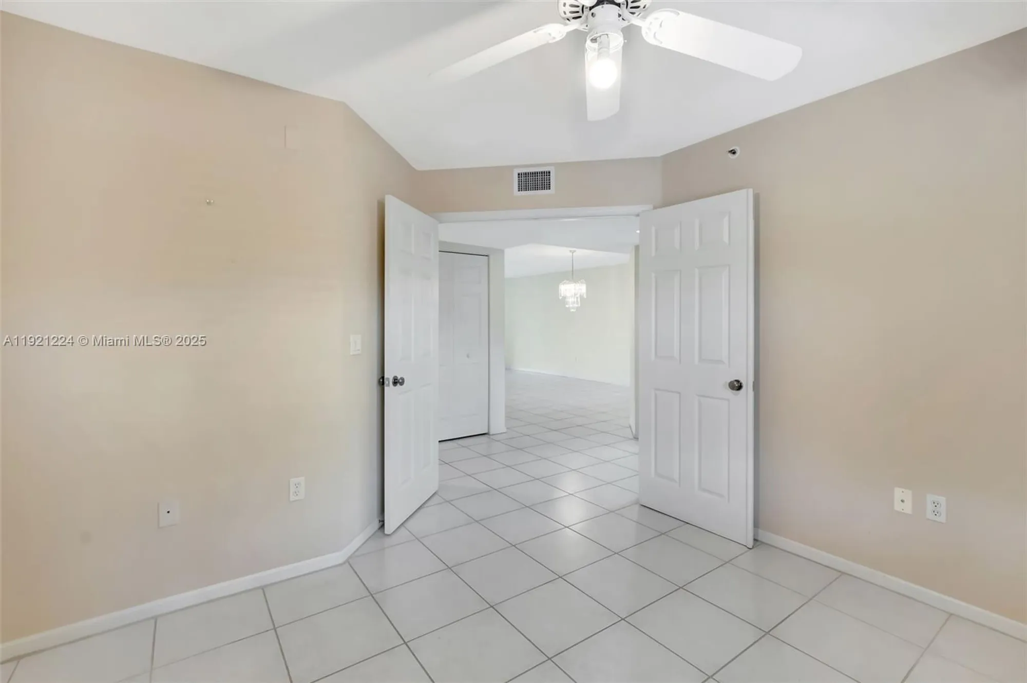 Property Slideshow image 21 of 60 | 12565 imperial isle dr 204, Boynton Beach, FL, 33437