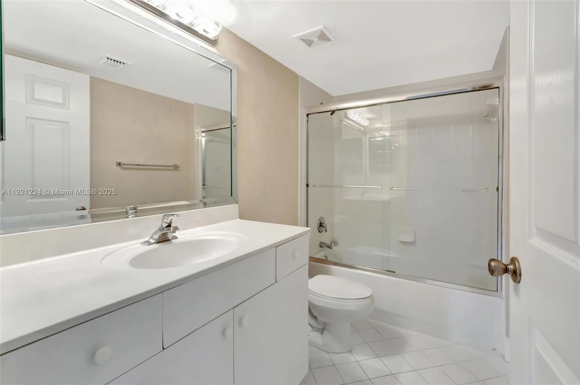 Property Slideshow image 22 of 60 | 12565 imperial isle dr 204, Boynton Beach, FL, 33437