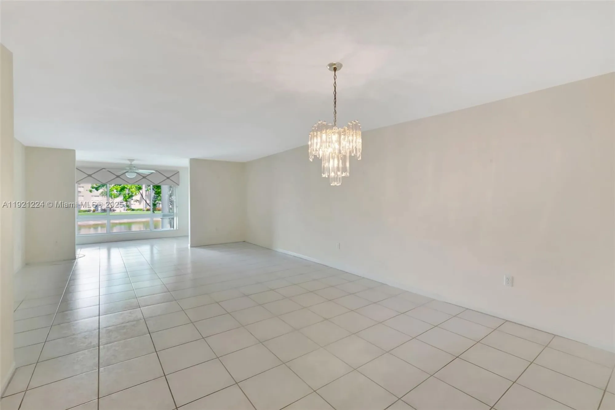 Property Slideshow image 5 of 60 | 12565 imperial isle dr 204, Boynton Beach, FL, 33437