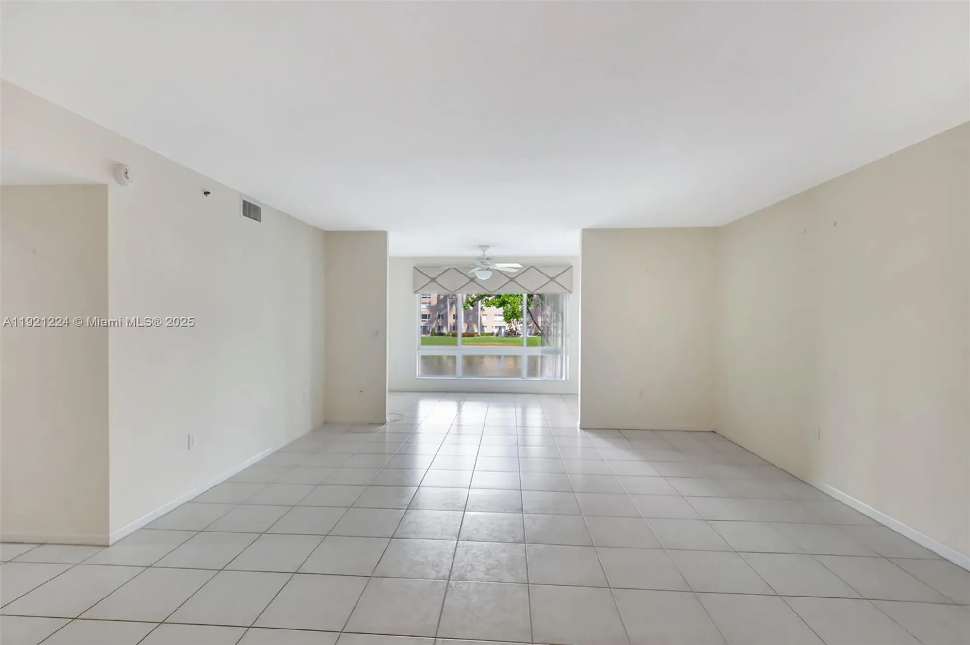 Property Slideshow image 6 of 60 | 12565 imperial isle dr 204, Boynton Beach, FL, 33437