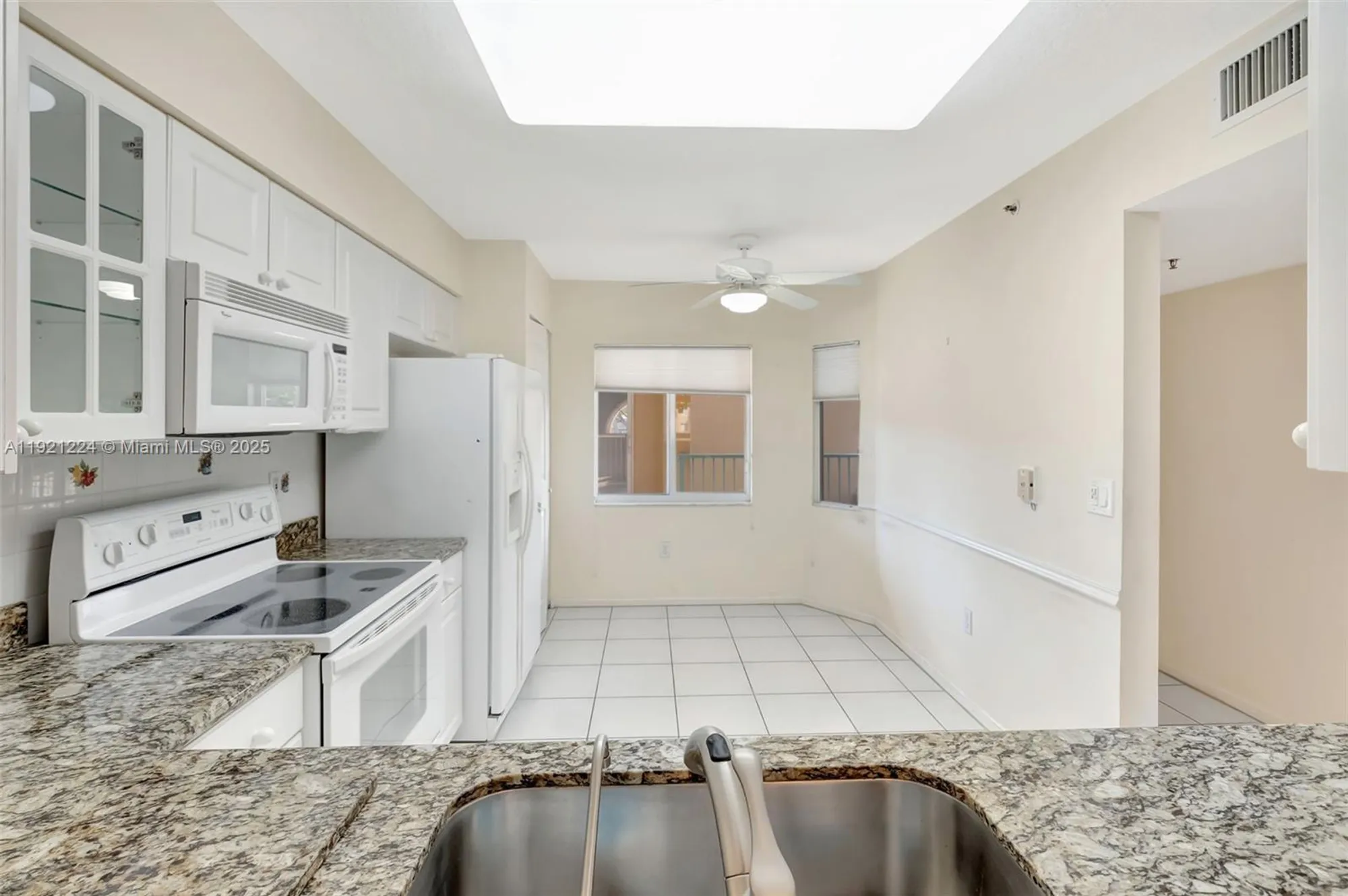 Property Slideshow image 9 of 60 | 12565 imperial isle dr 204, Boynton Beach, FL, 33437