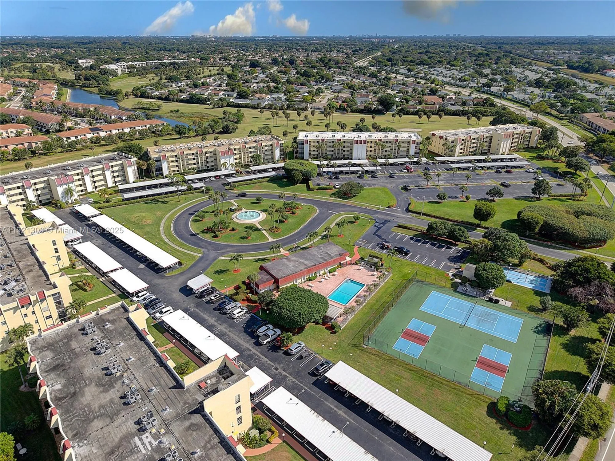 Property Slideshow image 16 of 37 | 23099 barwood ln 307, Boca Raton, FL, 33428