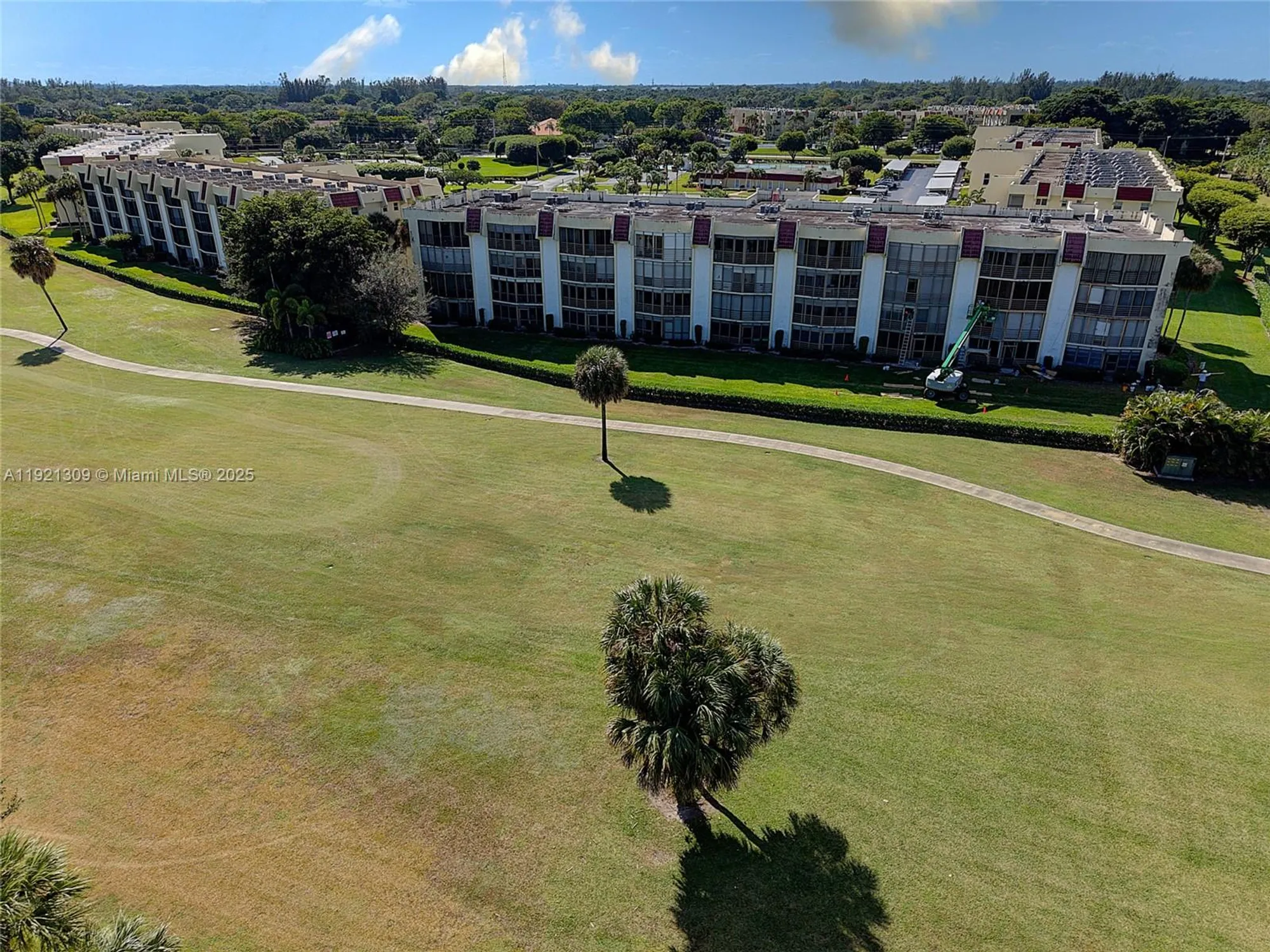 Property Slideshow image 18 of 37 | 23099 barwood ln 307, Boca Raton, FL, 33428