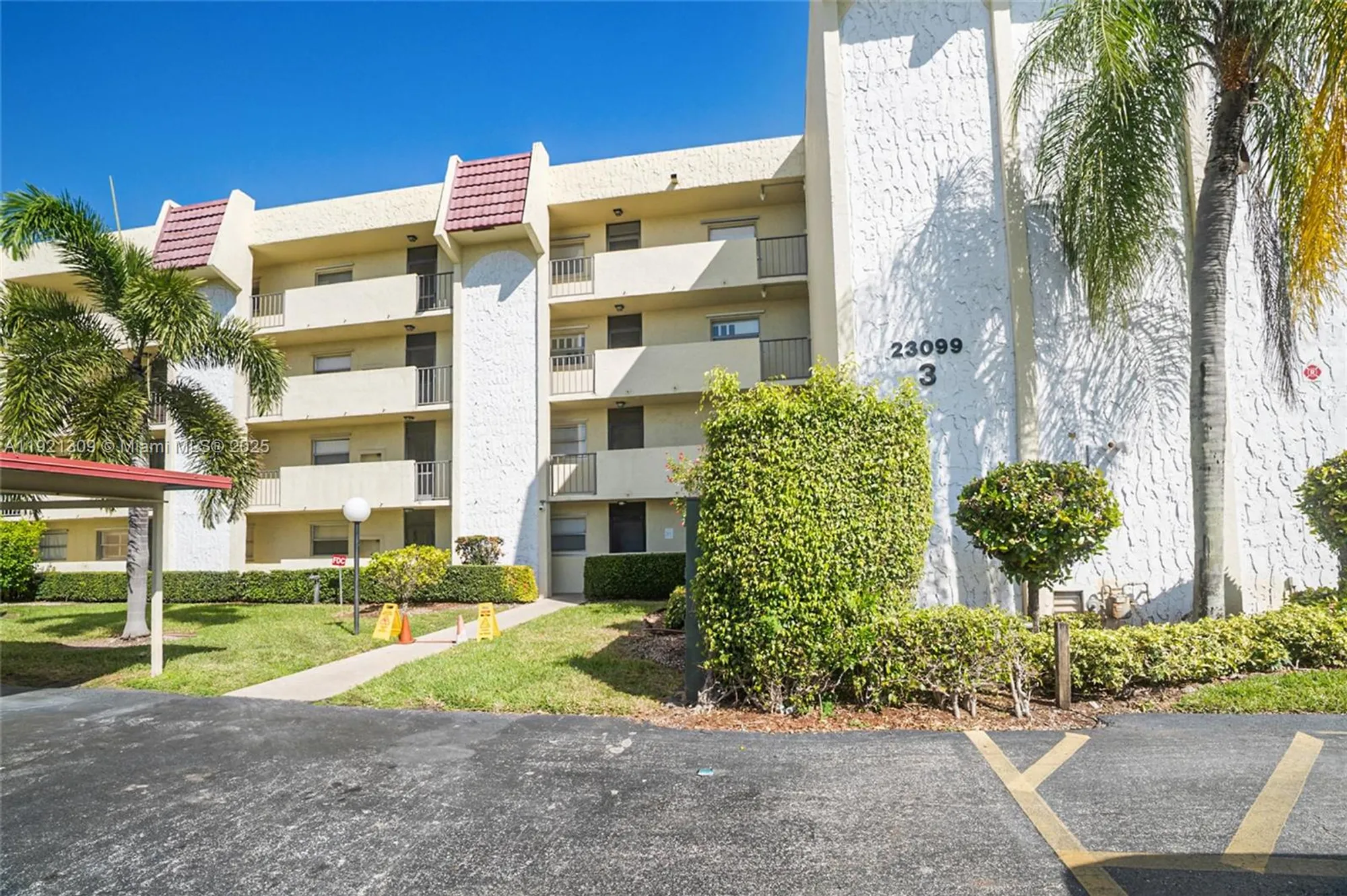 Property Slideshow image 1 of 37 | 23099 barwood ln 307, Boca Raton, FL, 33428