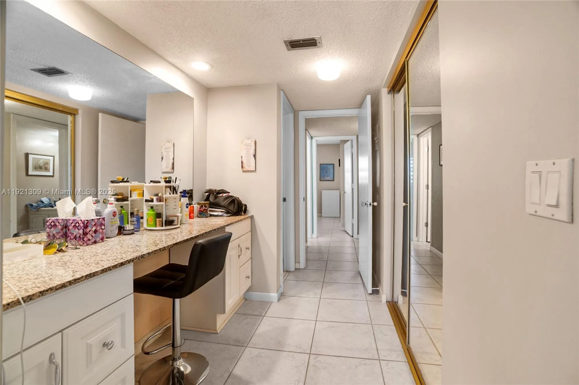 Property Slideshow image 10 of 37 | 23099 barwood ln 307, Boca Raton, FL, 33428