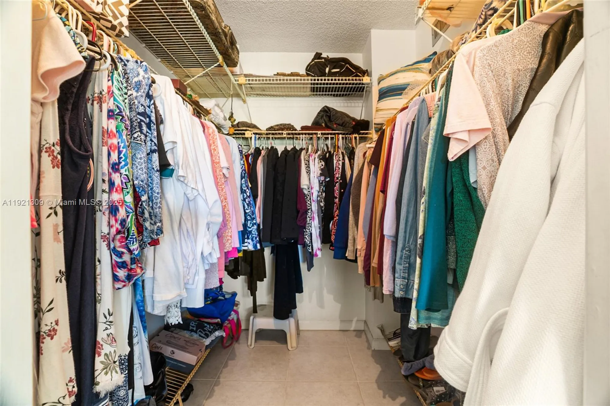 Property Slideshow image 11 of 37 | 23099 barwood ln 307, Boca Raton, FL, 33428