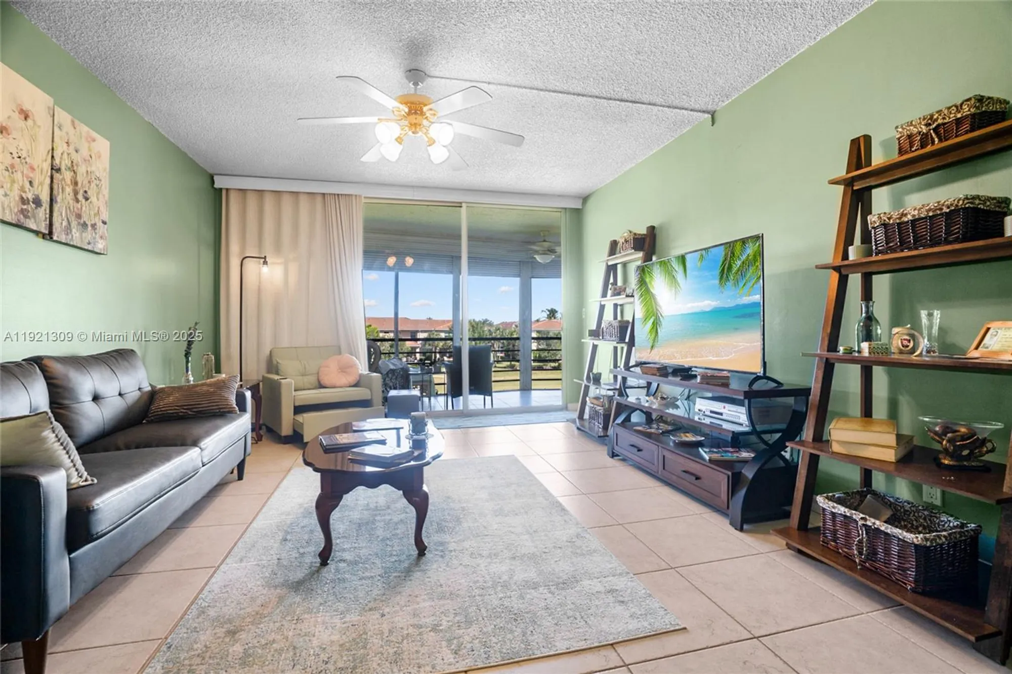 Property Slideshow image 2 of 37 | 23099 barwood ln 307, Boca Raton, FL, 33428