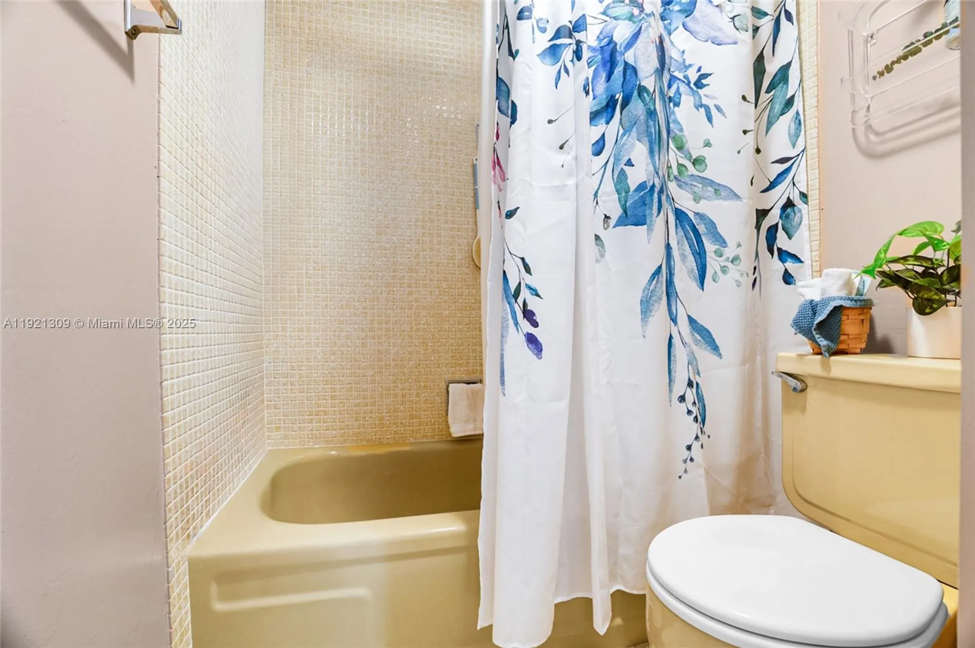 Property Slideshow image 8 of 37 | 23099 barwood ln 307, Boca Raton, FL, 33428