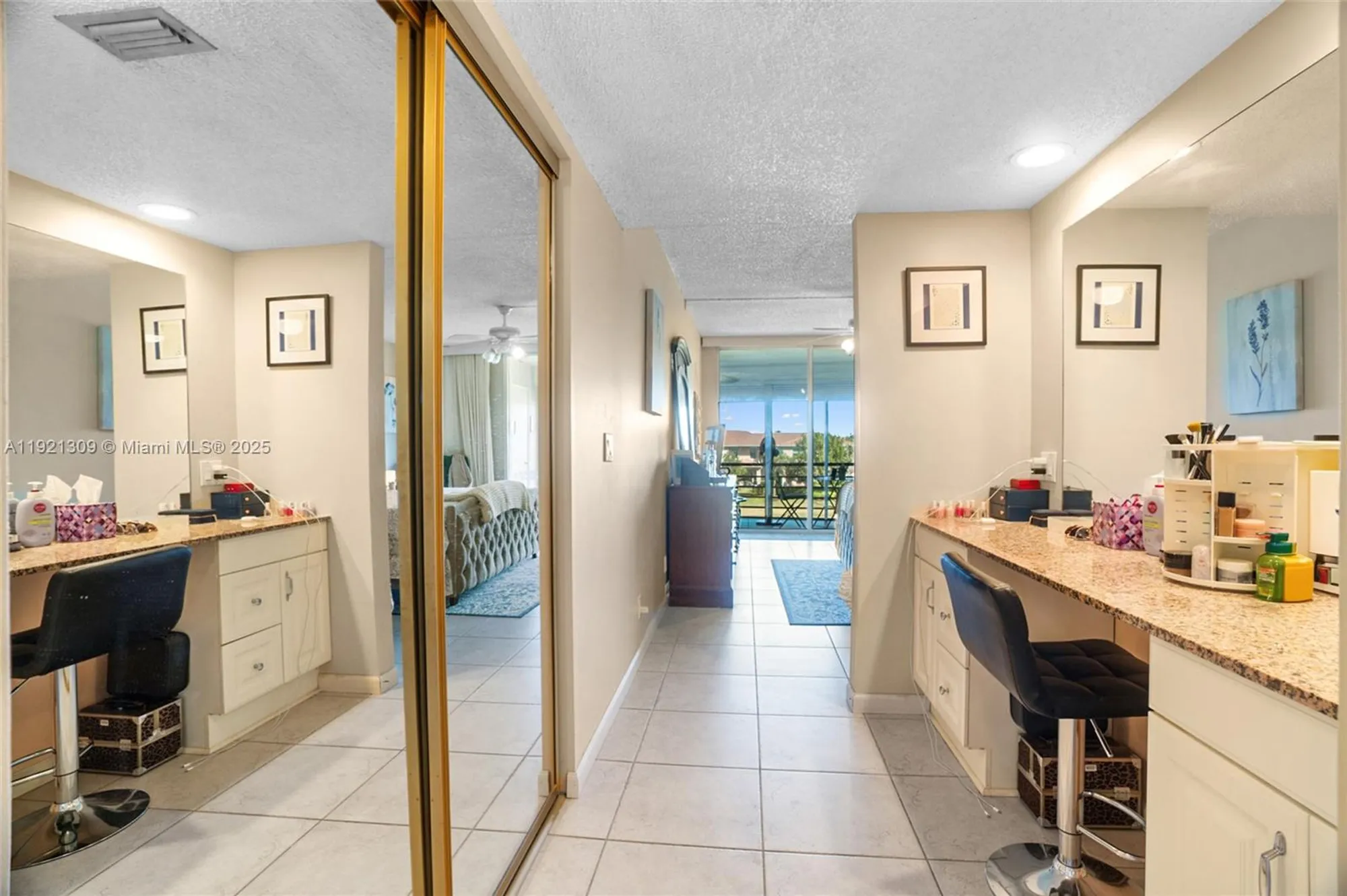 Property Slideshow image 9 of 37 | 23099 barwood ln 307, Boca Raton, FL, 33428