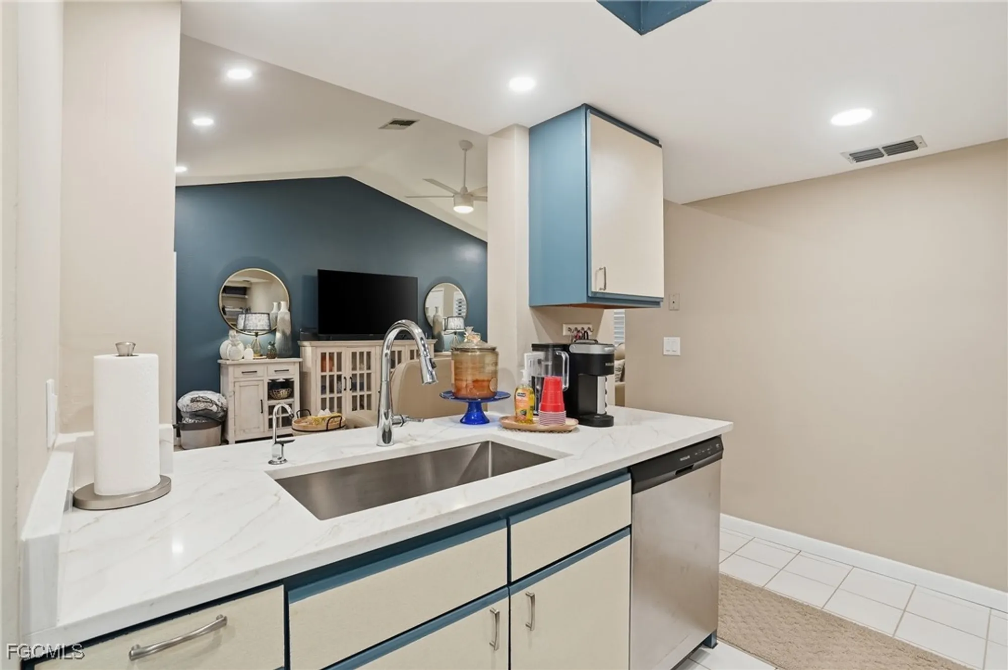 Property Slideshow image 9 of 35 | 13264 white marsh ln 3333, Fort Myers, FL, 33912