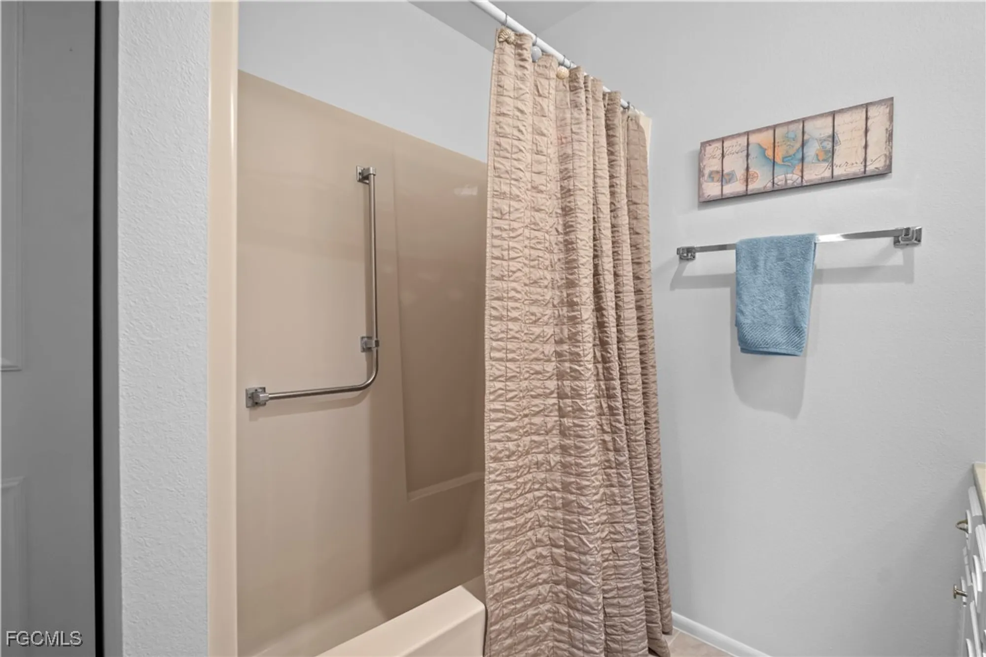 Property Slideshow image 14 of 37 | 1747 pebble beach dr 317, Fort Myers, FL, 33907