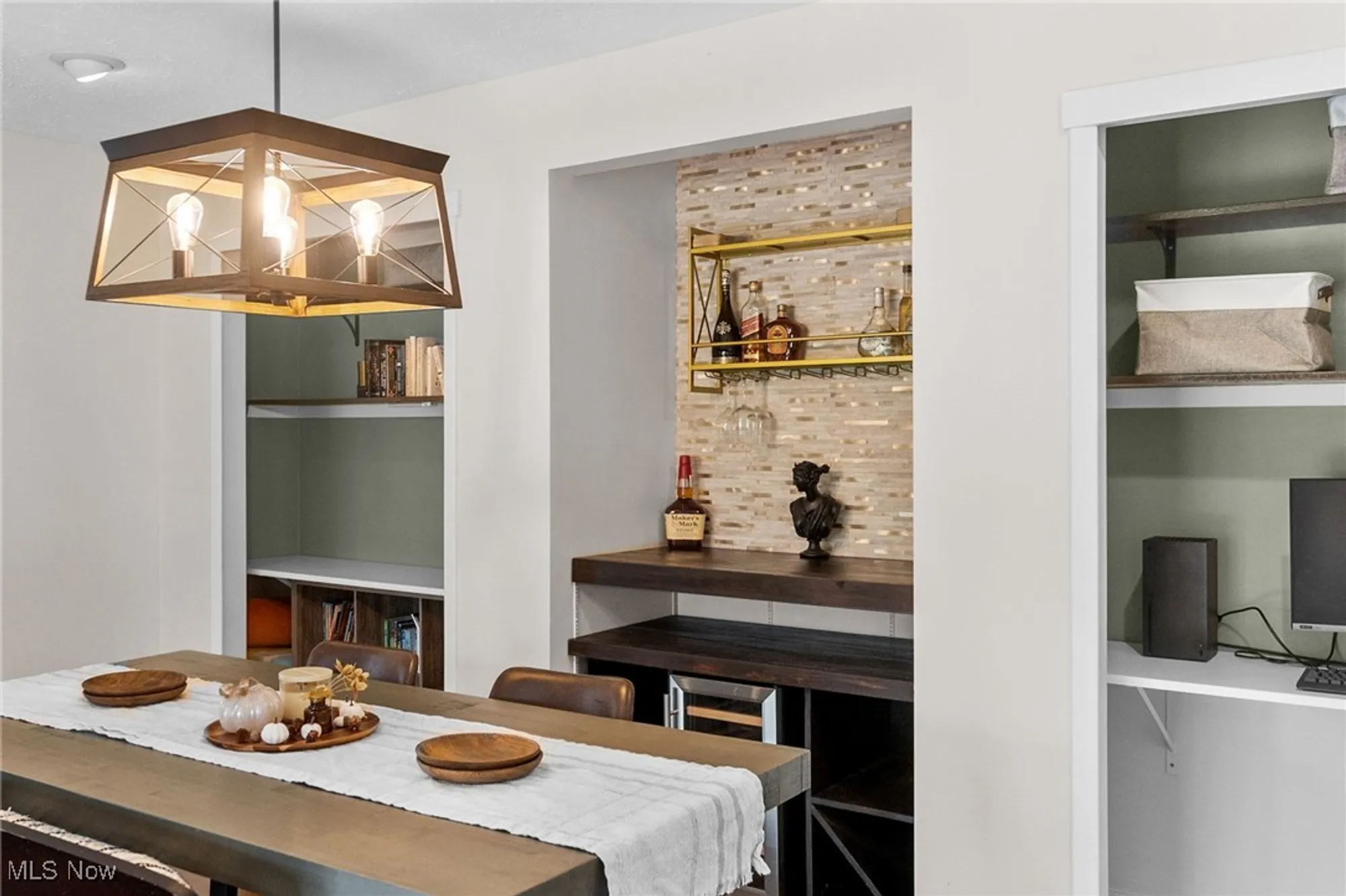 Property Slideshow image 17 of 39 | 9989 plum brook ln, Strongsville, OH, 44149