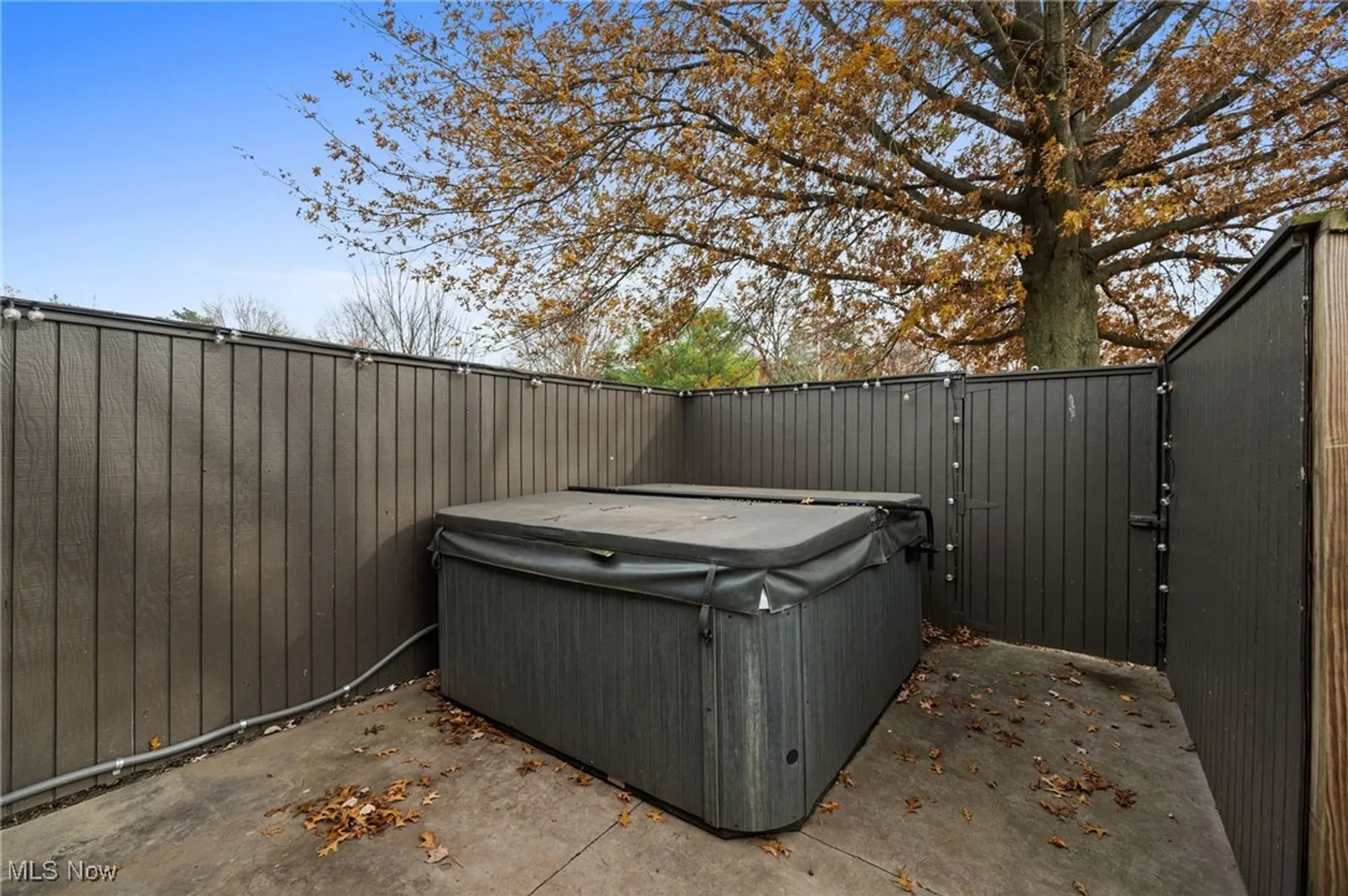 Property Slideshow image 27 of 39 | 9989 plum brook ln, Strongsville, OH, 44149