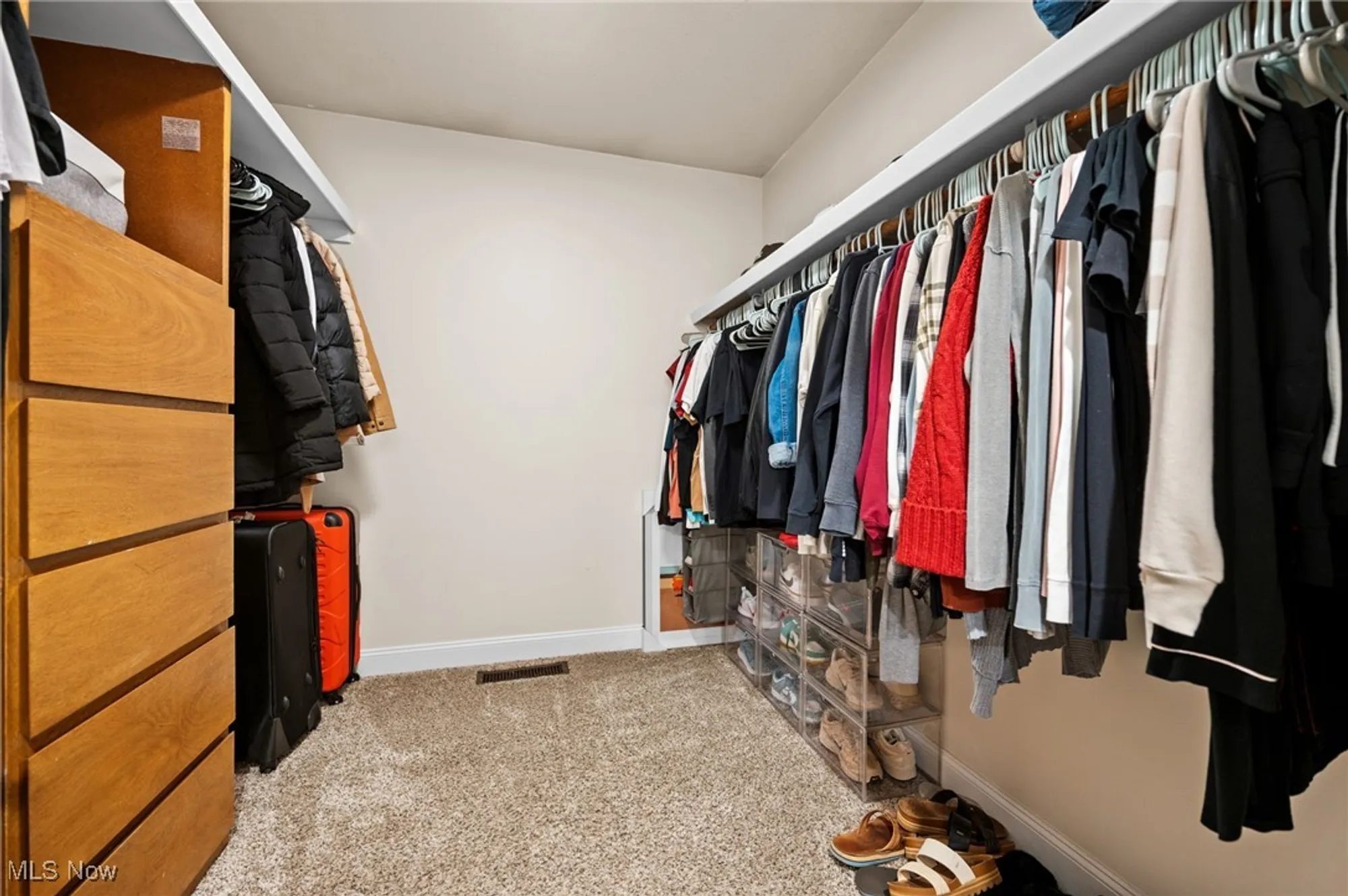 Property Slideshow image 29 of 39 | 9989 plum brook ln, Strongsville, OH, 44149