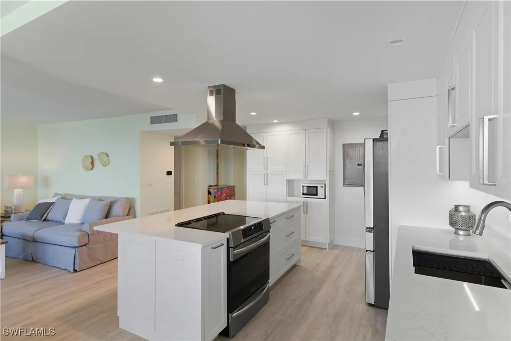 Property Slideshow image 10 of 49 | 2316 gulf shore blvd n # 411, Naples, FL, 34103