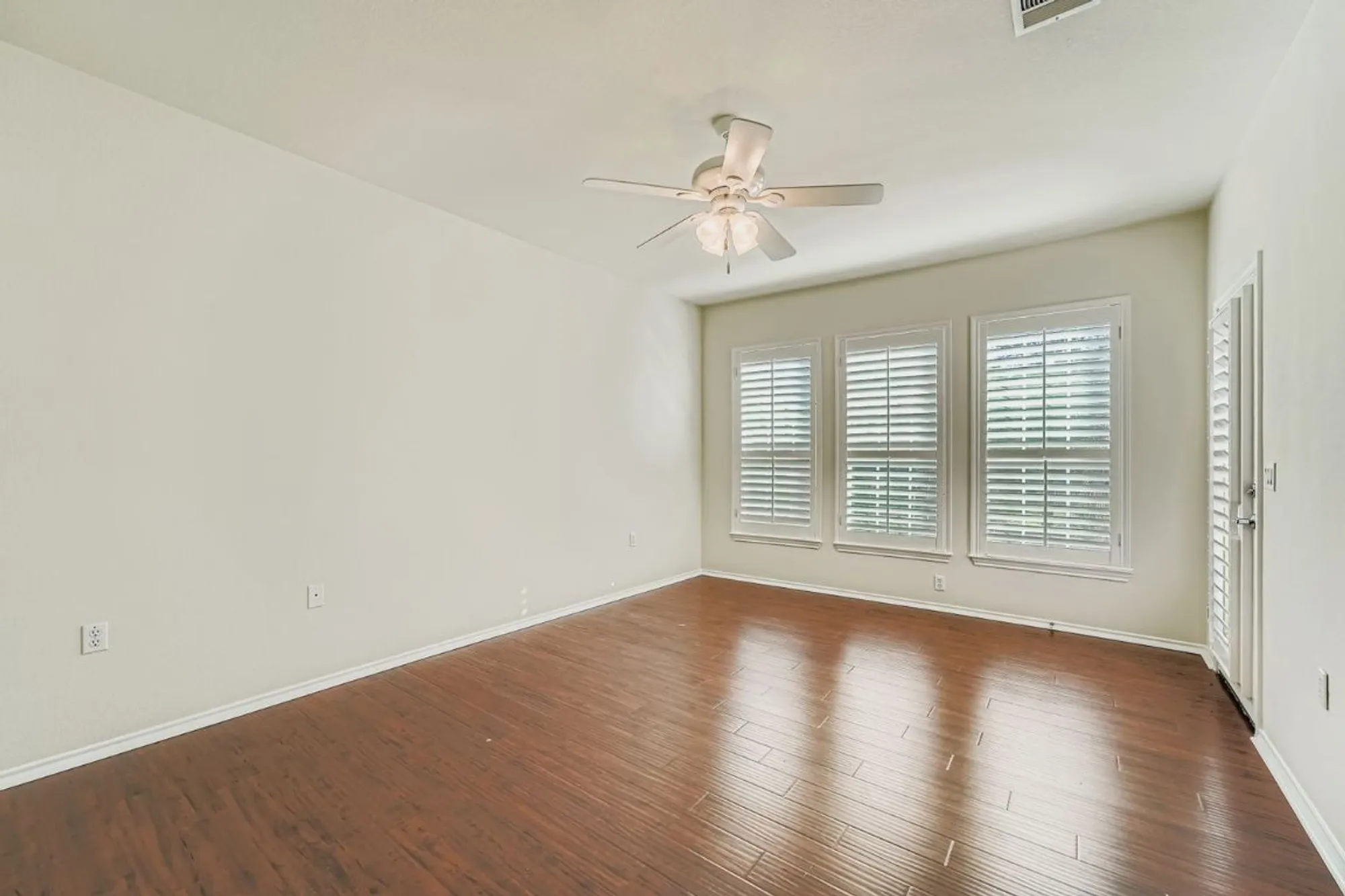 Property Slideshow image 15 of 26 | 307 mill pond path, Georgetown, TX, 78633