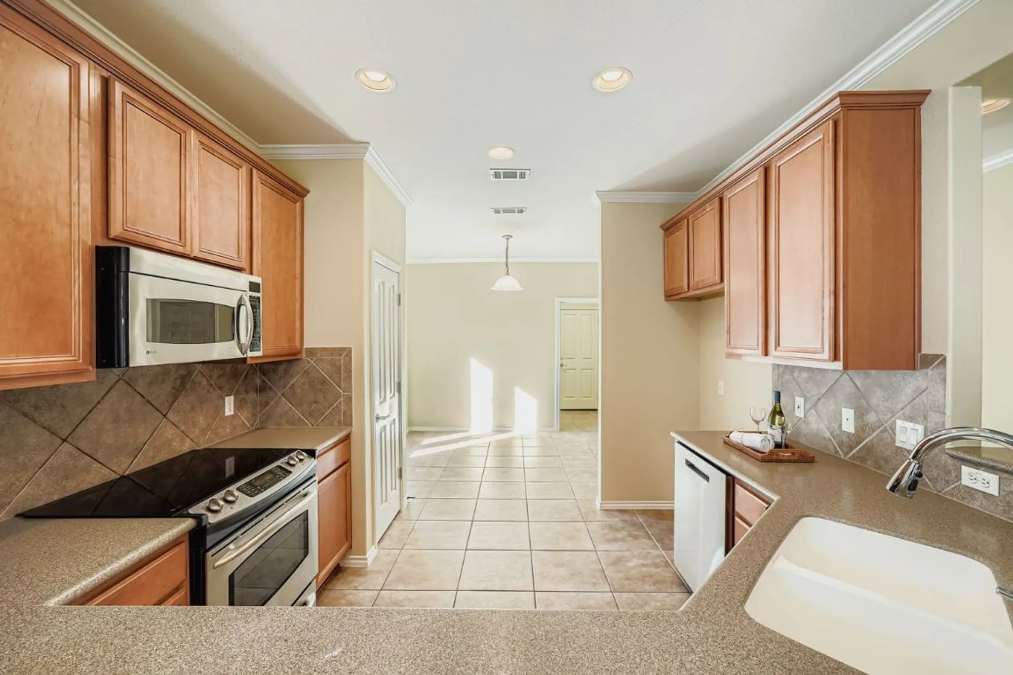 Property Slideshow image 12 of 26 | 307 mill pond path, Georgetown, TX, 78633