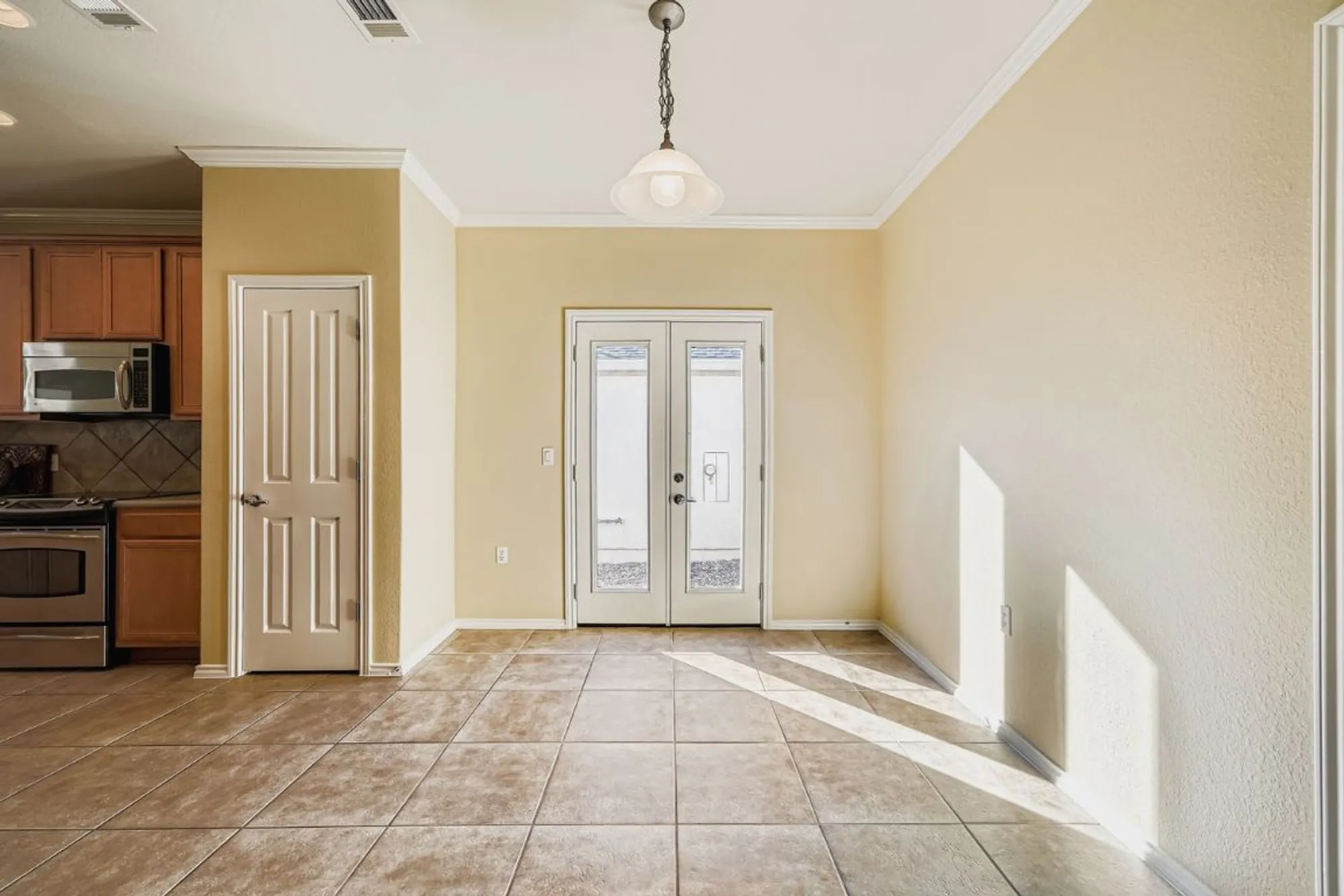 Property Slideshow image 13 of 26 | 307 mill pond path, Georgetown, TX, 78633