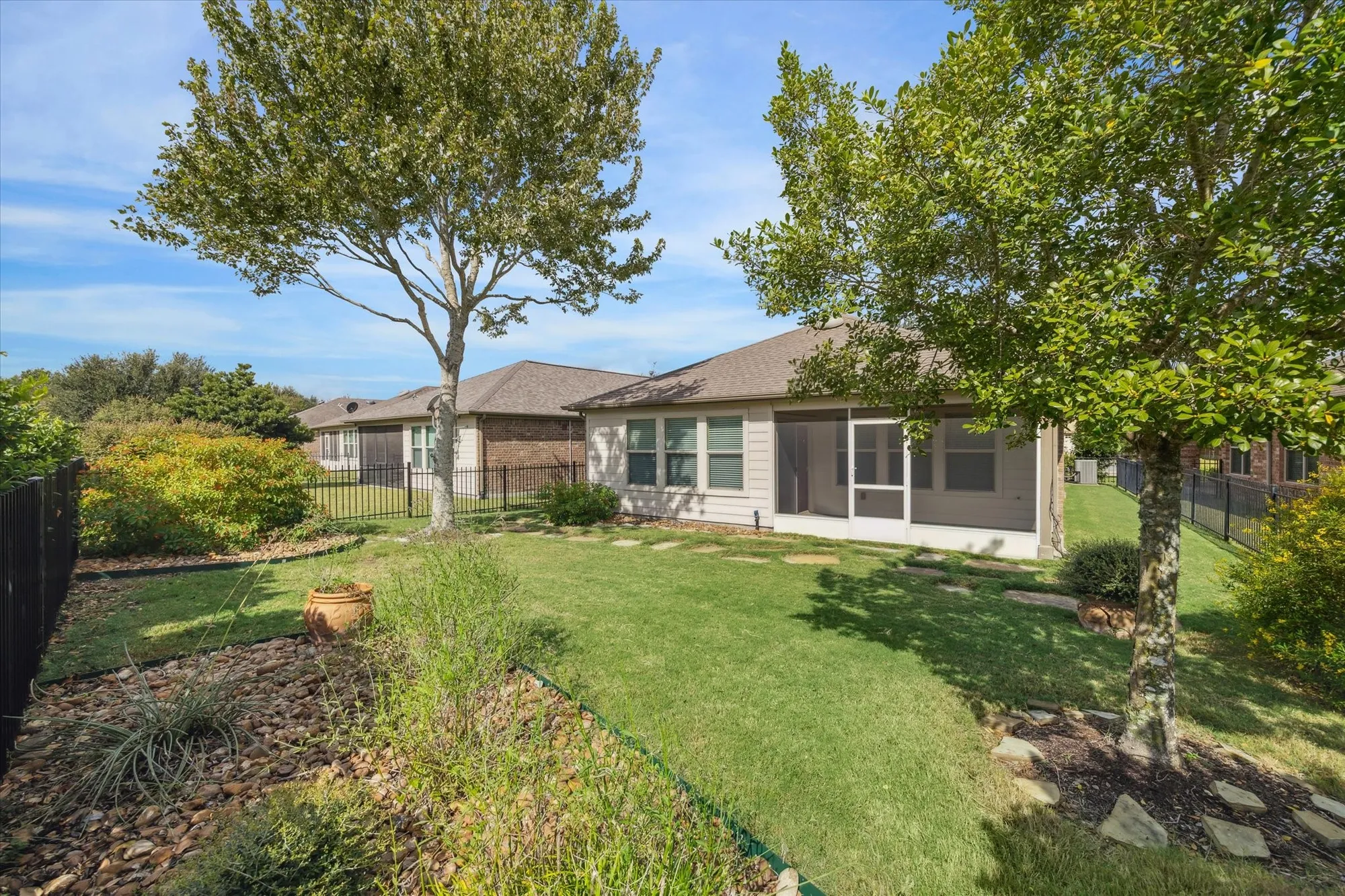 Property Slideshow image 4 of 15 | 1119 catalpa dr, Richmond, TX, 77469