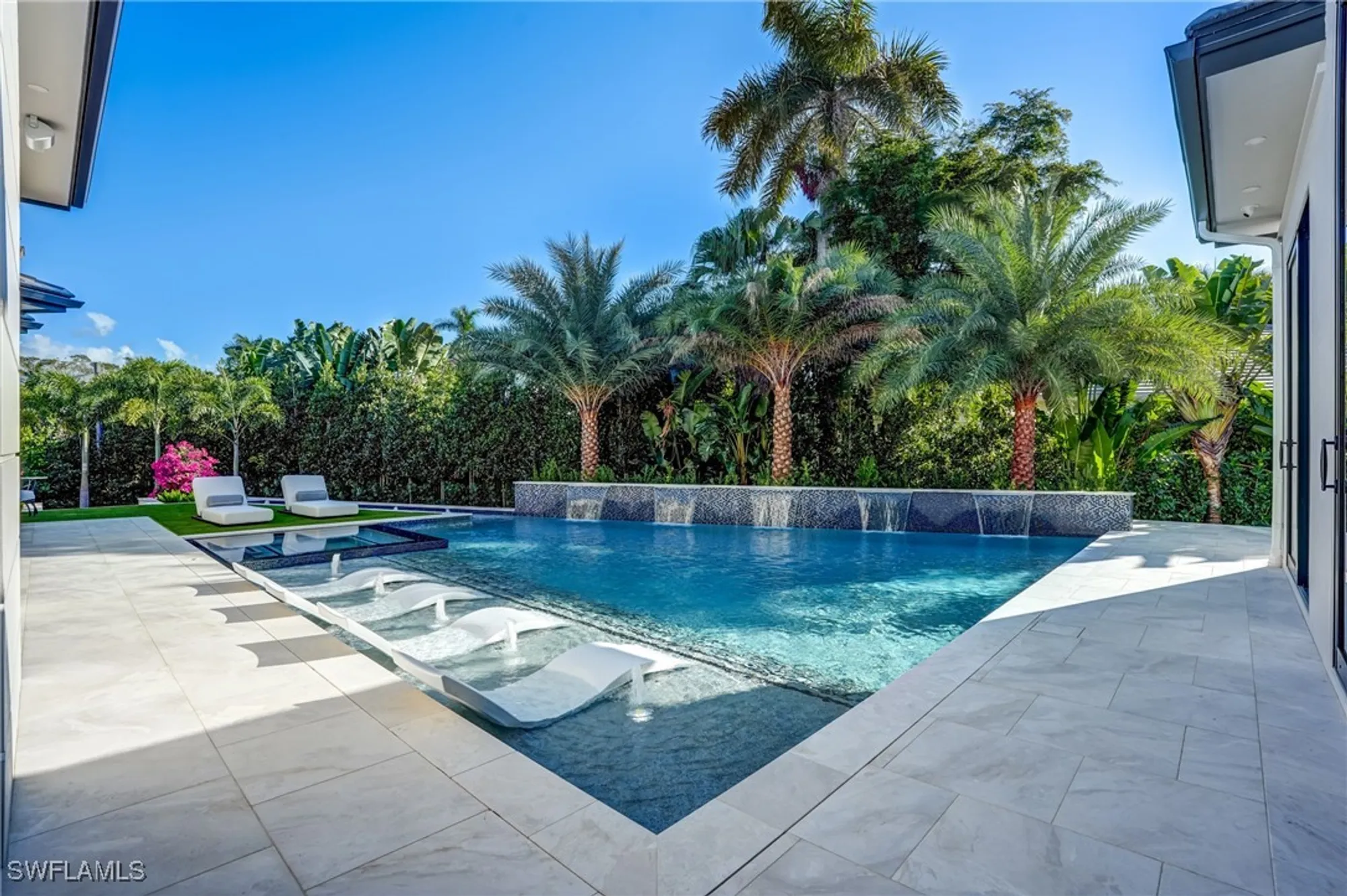 Property Slideshow image 19 of 51 | 436 putter point ct, Naples, FL, 34103