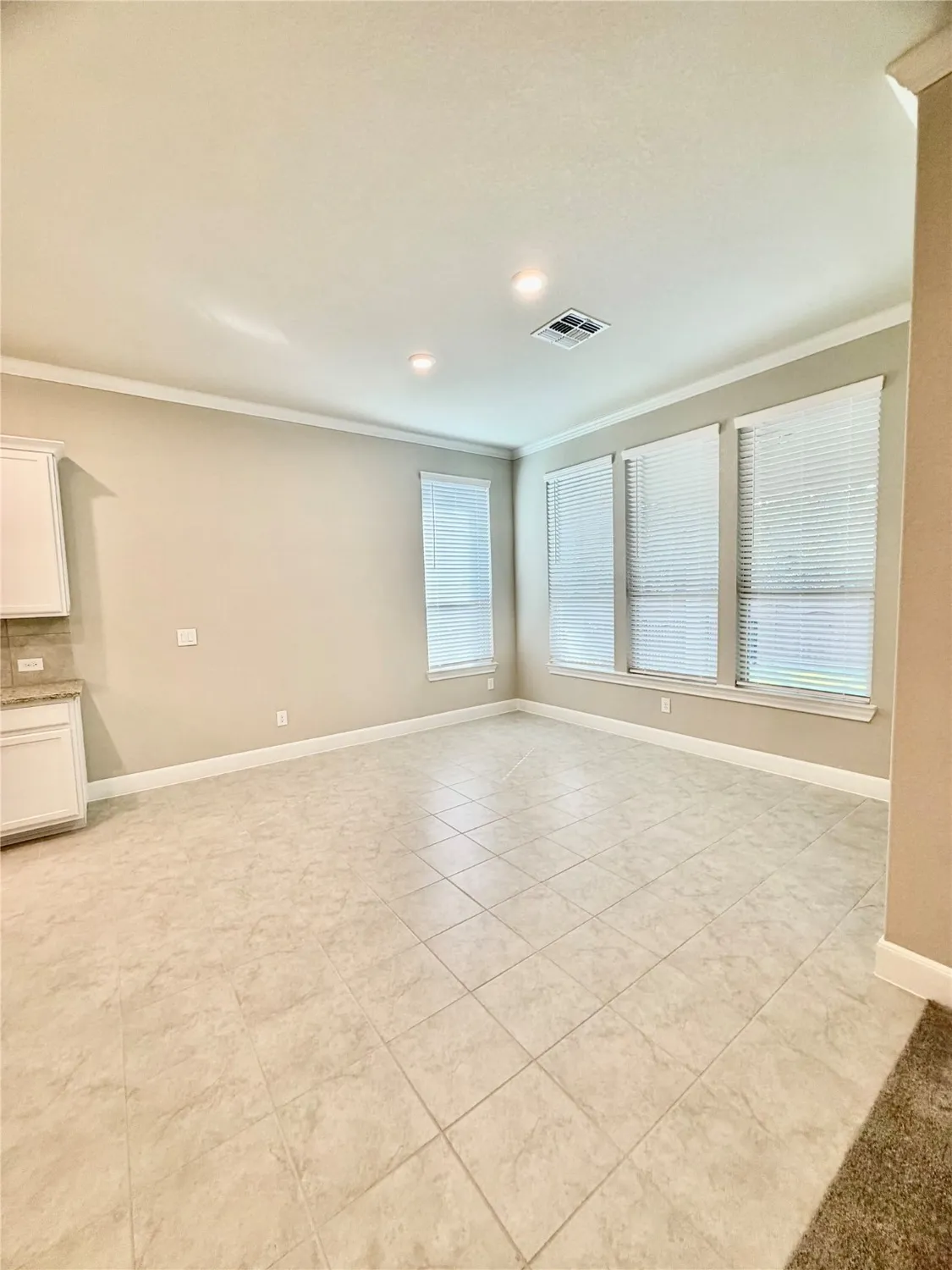 Property Slideshow image 19 of 48 | 309 gotland russ ln, The Woodlands, TX, 77382