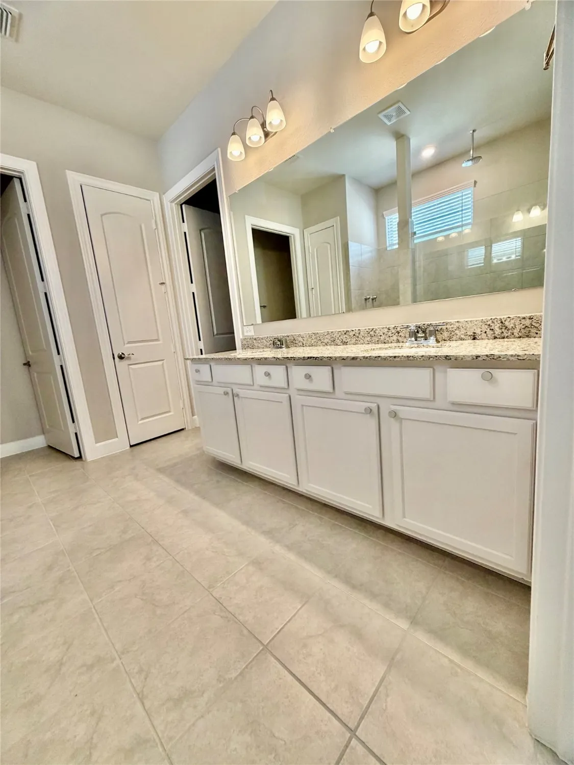 Property Slideshow image 25 of 48 | 309 gotland russ ln, The Woodlands, TX, 77382