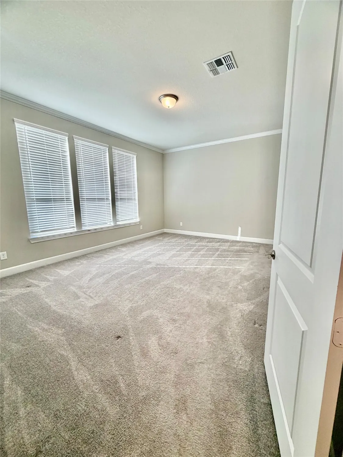 Property Slideshow image 22 of 48 | 309 gotland russ ln, The Woodlands, TX, 77382