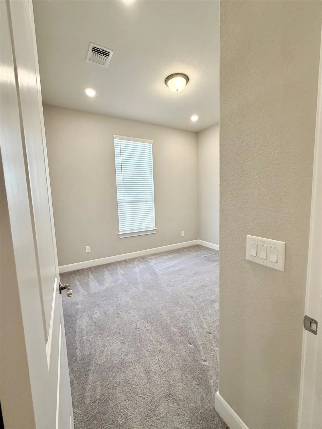 Property Slideshow image 38 of 48 | 309 gotland russ ln, The Woodlands, TX, 77382